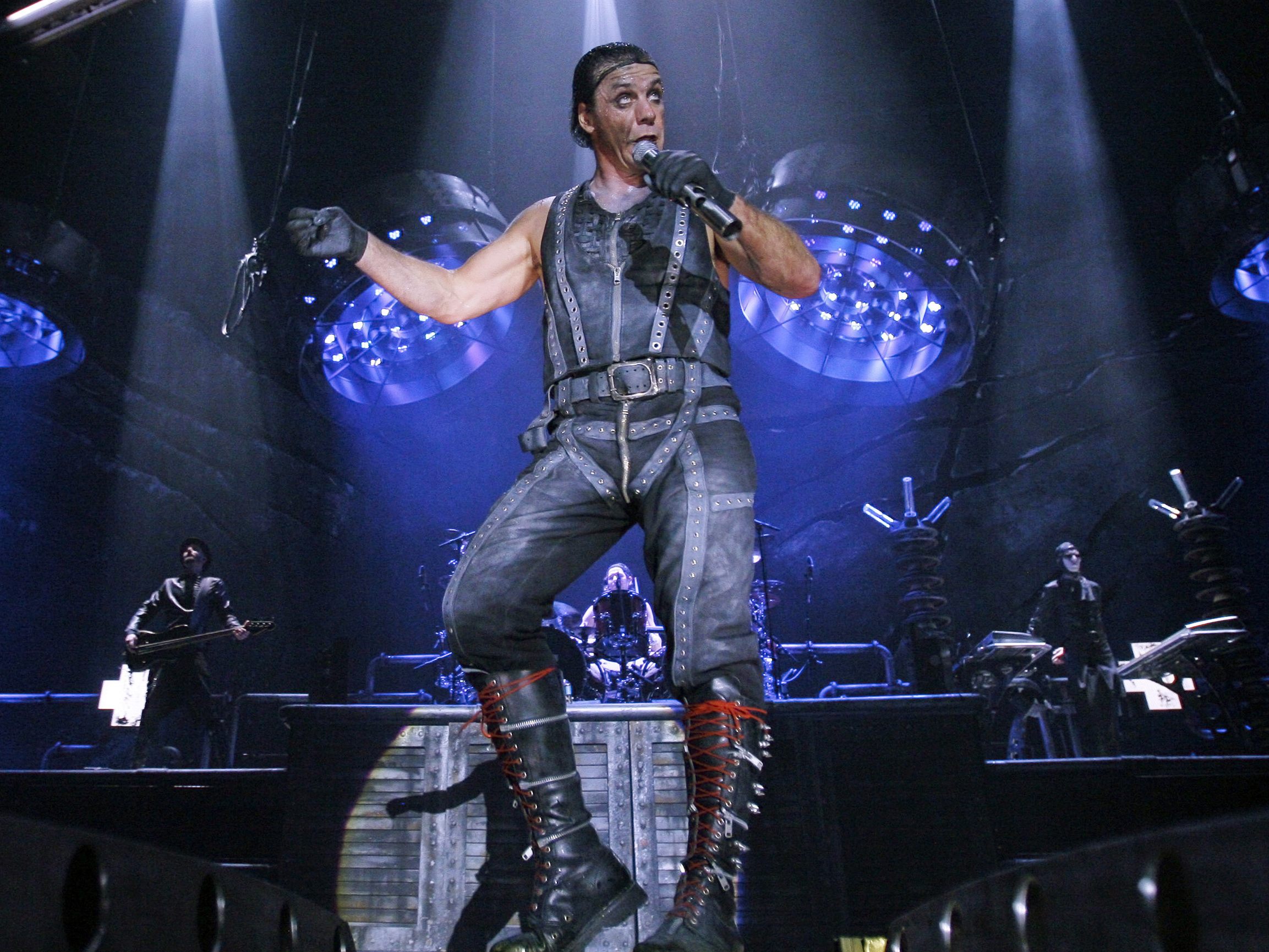 Die beiden Rammstein-Konzerte im Wiener Ernst Happel Stadion sollen, laut Veranstalter, "sichere Shows" werden. Die beiden Rammstein-Konzerte im Wiener Ernst Happel Stadion sollen, laut Veranstalter, "sichere Shows" werden.