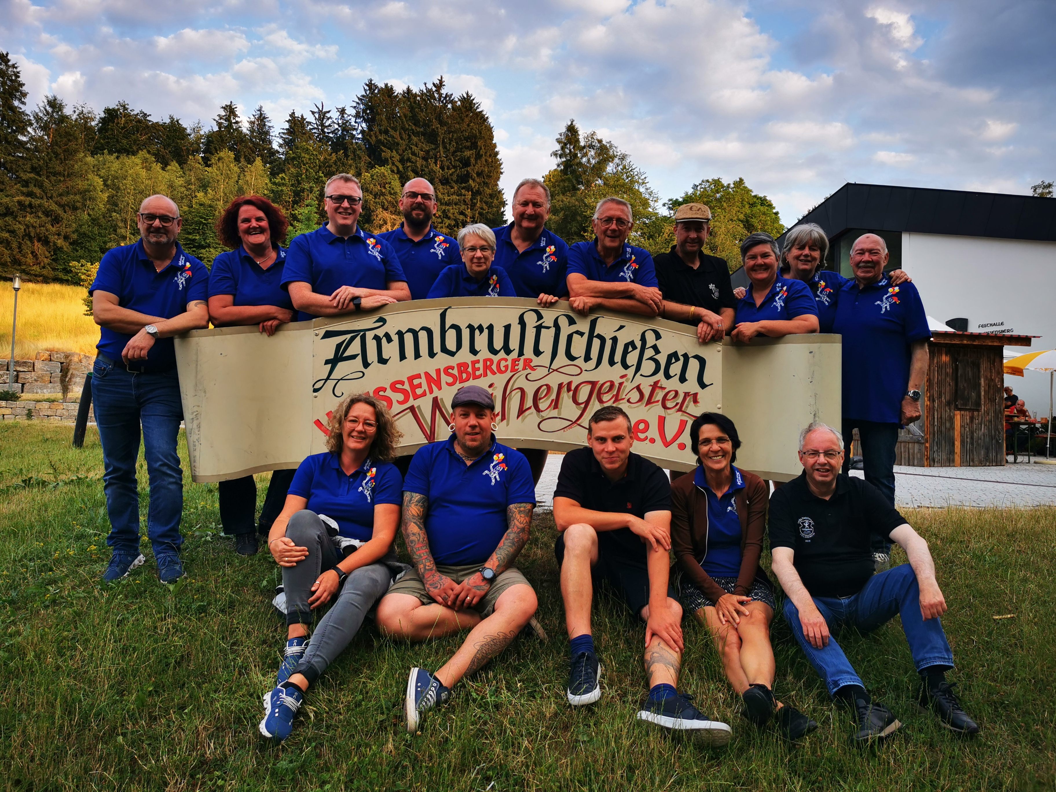 Die Gilde beim Armbrustschießen bei den Weißensberger Weihergeister e.V. Die Gilde beim Armbrustschießen bei den Weißensberger Weihergeister e.V.