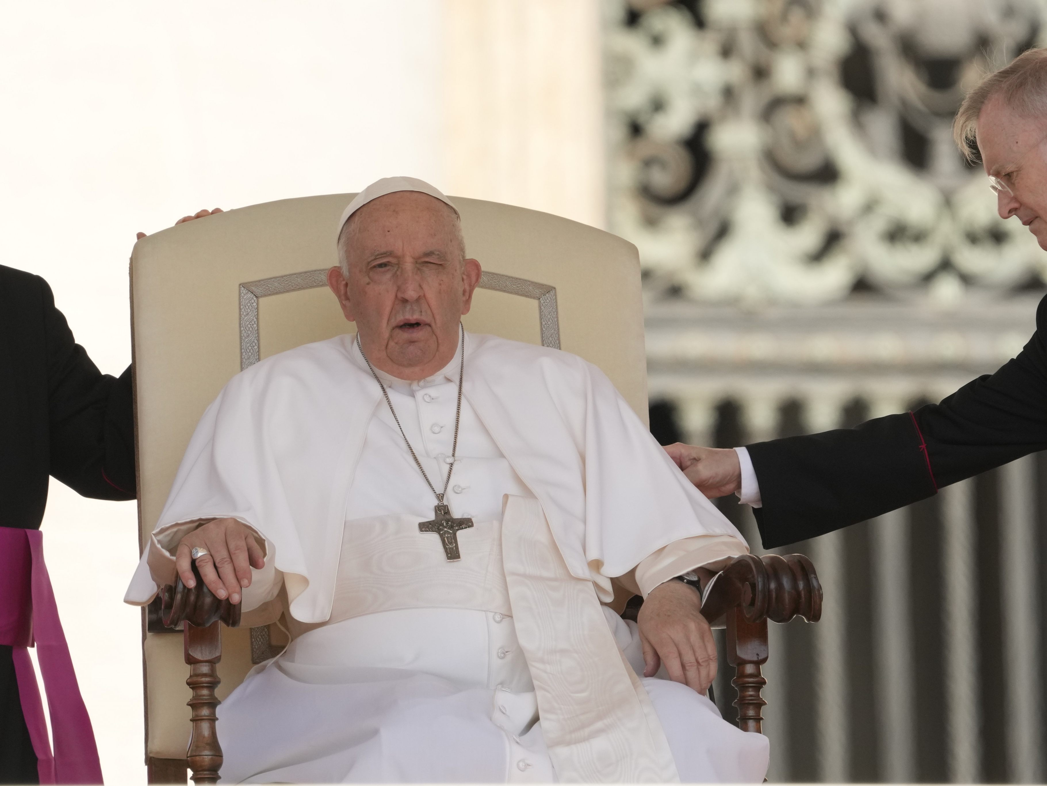 Papst auf dem Weg der Besserung