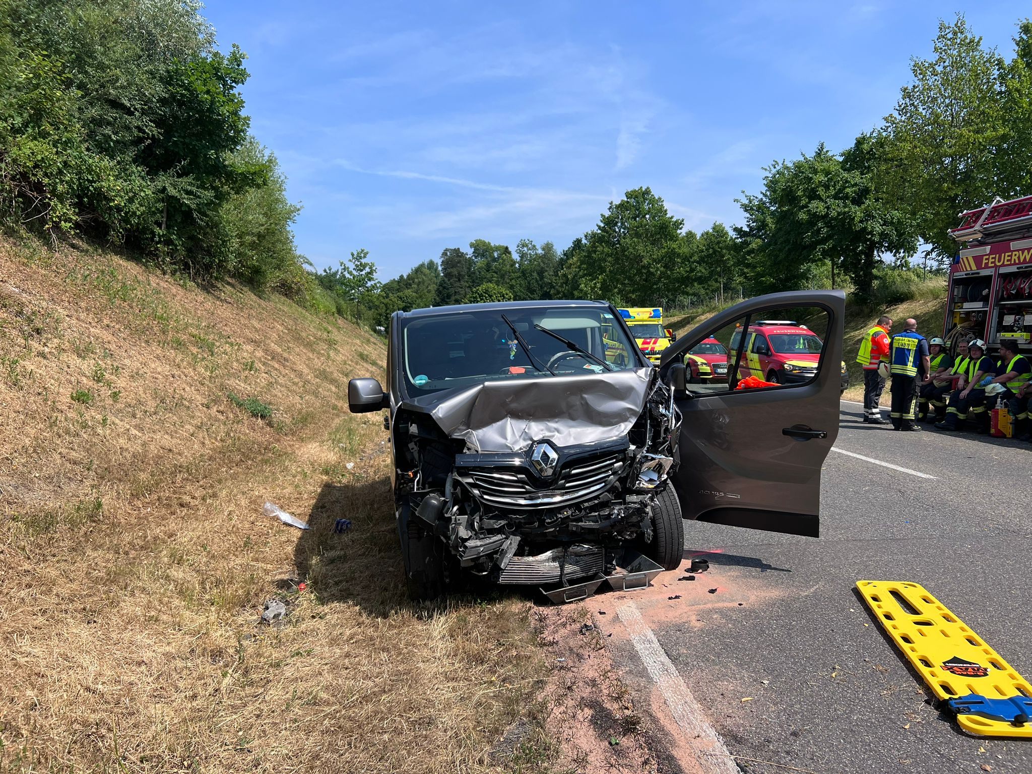 Mehrere Verletzte nach Frontalkollision auf der B31 Mehrere Verletzte nach Frontalkollision auf der B31