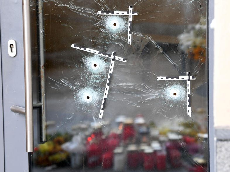 Die Rechercheplattform "Dossier" veröffentlichte am Dienstag neue Erkenntnisse zum Waffenlieferanten des Wien-Attentäters.