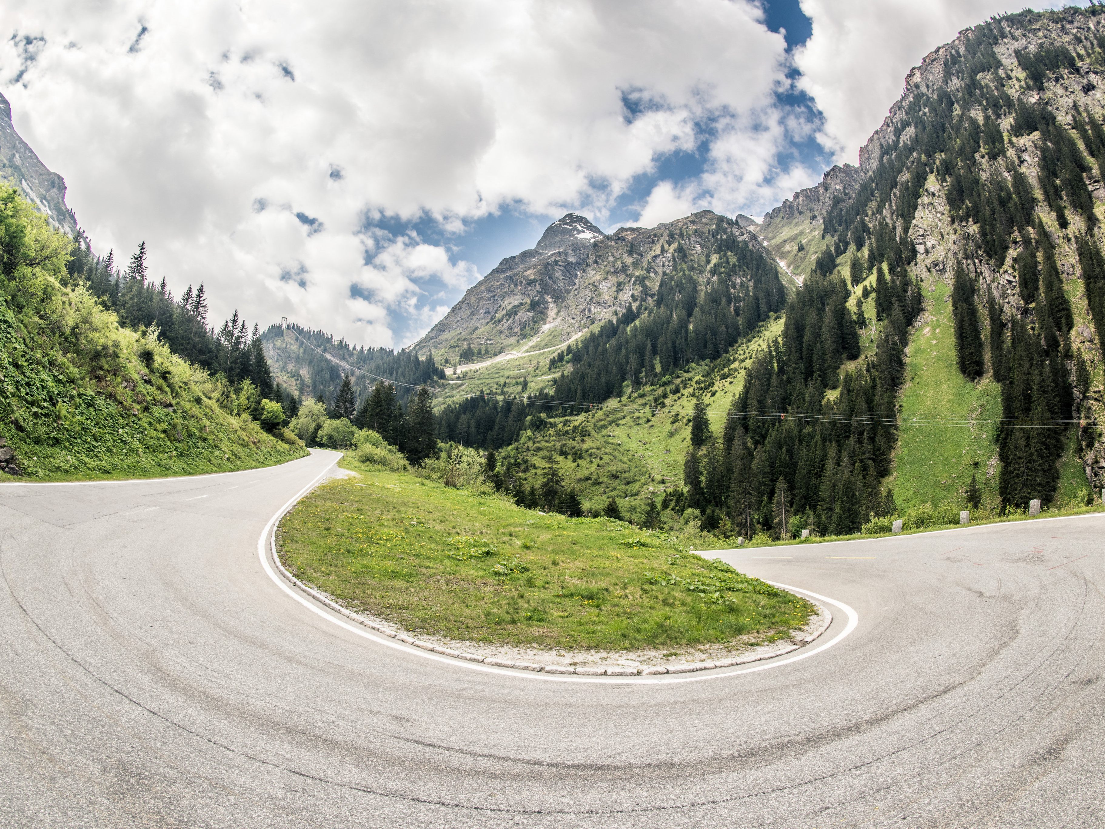 Wintersperre der Passroute zwischen Tirol und Vorarlberg wird aufgehoben. Wintersperre der Passroute zwischen Tirol und Vorarlberg wird aufgehoben.