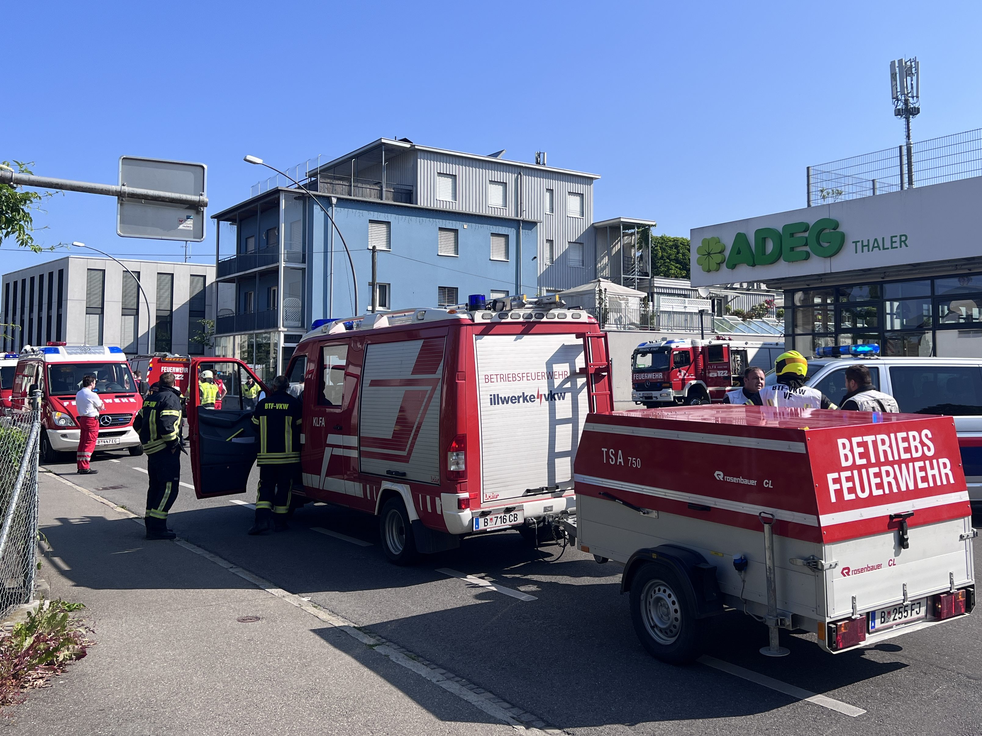 Die BEtriebsfeuerwehr der illwerke vkw war auch vor Ort.