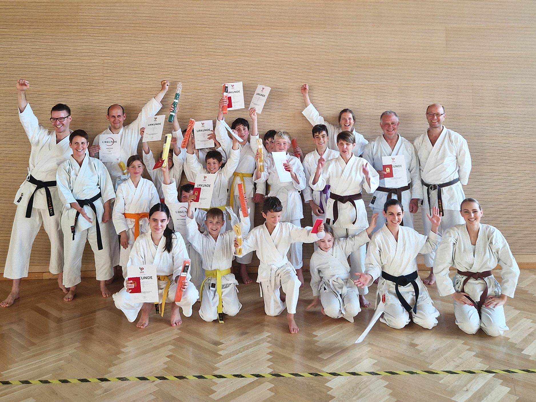 Bei den Bludenzer Karatekas herrschte Jubelstimmung nach ihren erfolgreichen Gürtelprüfungen