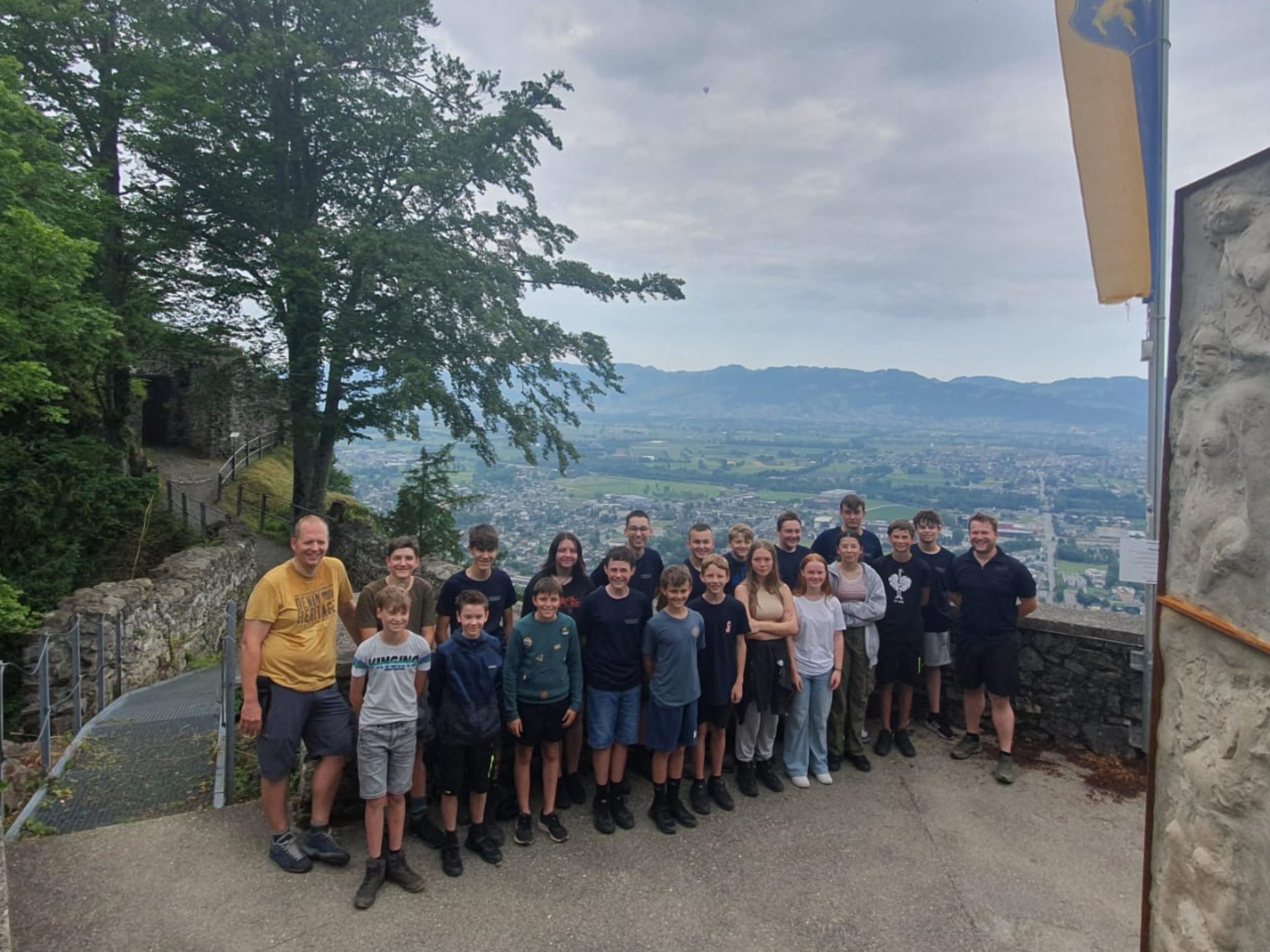Auch die Feuerwehrjugend Hohenems zeigt Solidarität mit krebskranken Kindern und unterstützt die Schlossberg-Challenge´23 Auch die Feuerwehrjugend Hohenems zeigt Solidarität mit krebskranken Kindern und unterstützt die Schlossberg-Challenge´23