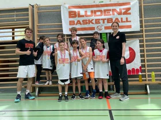 BCO Bludenz U10 Teams mit Trainer Matthias Rützler und Simone Tilg