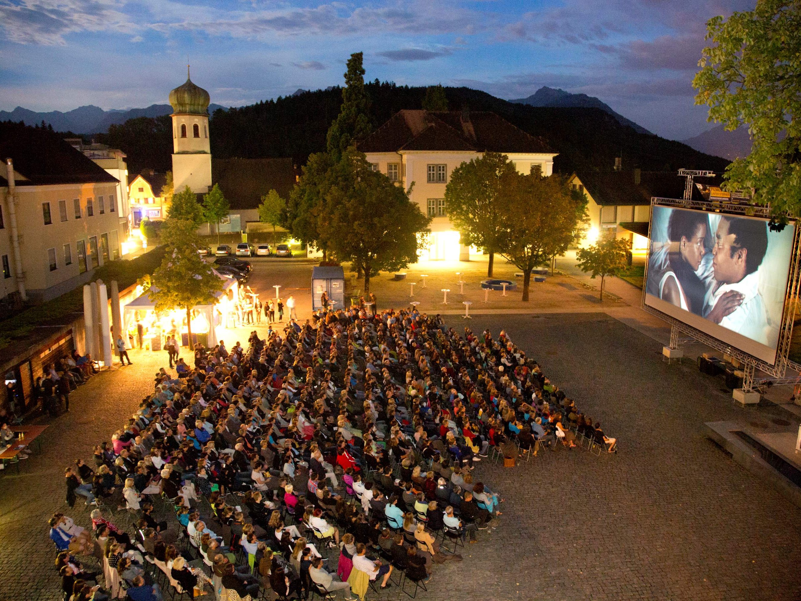 Von 9. bis 25. August verwandelt sich der Marktplatz wieder in einen Open-Air-Kinosaal Von 9. bis 25. August verwandelt sich der Marktplatz wieder in einen Open-Air-Kinosaal