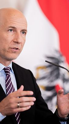 Kocher: Einzelne Branchen könnten sich für weniger Stunden entscheiden