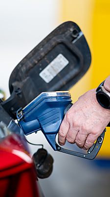 Diesel und Superbenzin waren zuletzt viel billiger als vor einem Jahr