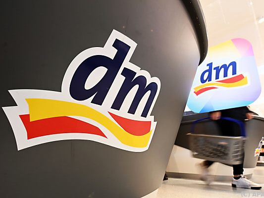 Drogeriemarktkette dm will Produkte weiter als "klimaneutral" bewerben Drogeriemarktkette dm will Produkte weiter als "klimaneutral" bewerben
