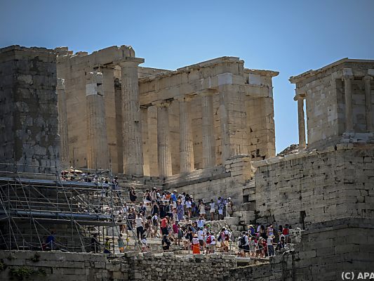 Hitze-Pause für die Touristen auf Athens Akropolis