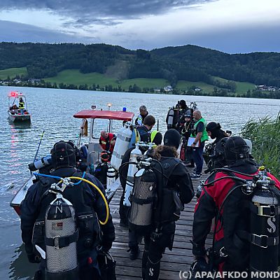 Einsatzkräfte bei der Suche nach dem Verunglückten