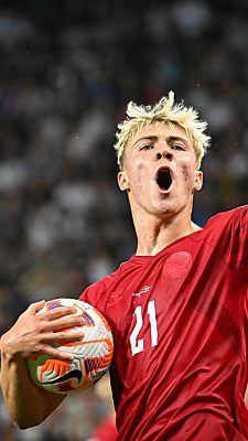 Wie bei Dänemark: Höjlund jubelt künftig im roten Trikot