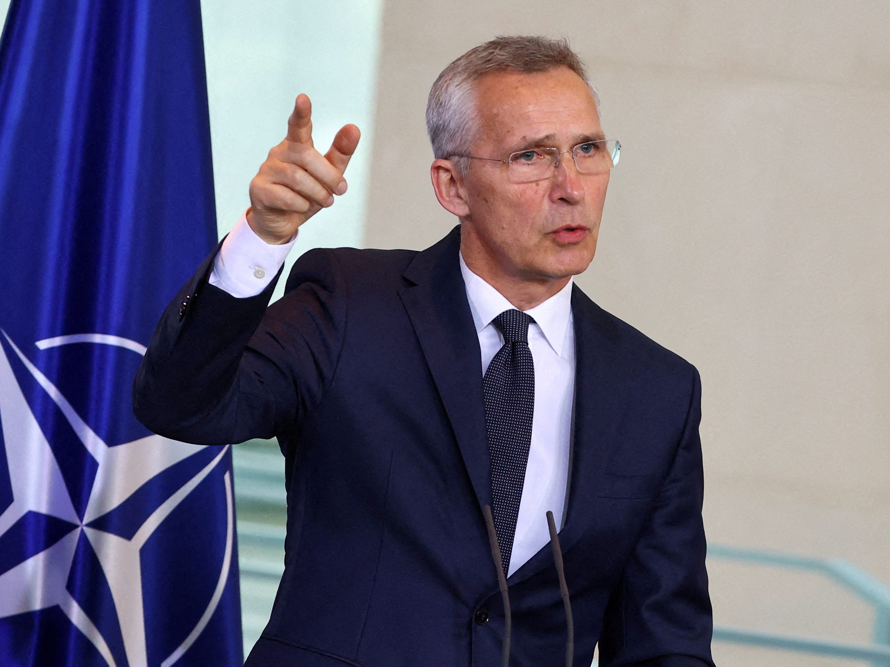 Die EU-Staaten verlängerten Jens Stoltenberg als NATO-Generalsekretär. Die EU-Staaten verlängerten Jens Stoltenberg als NATO-Generalsekretär.