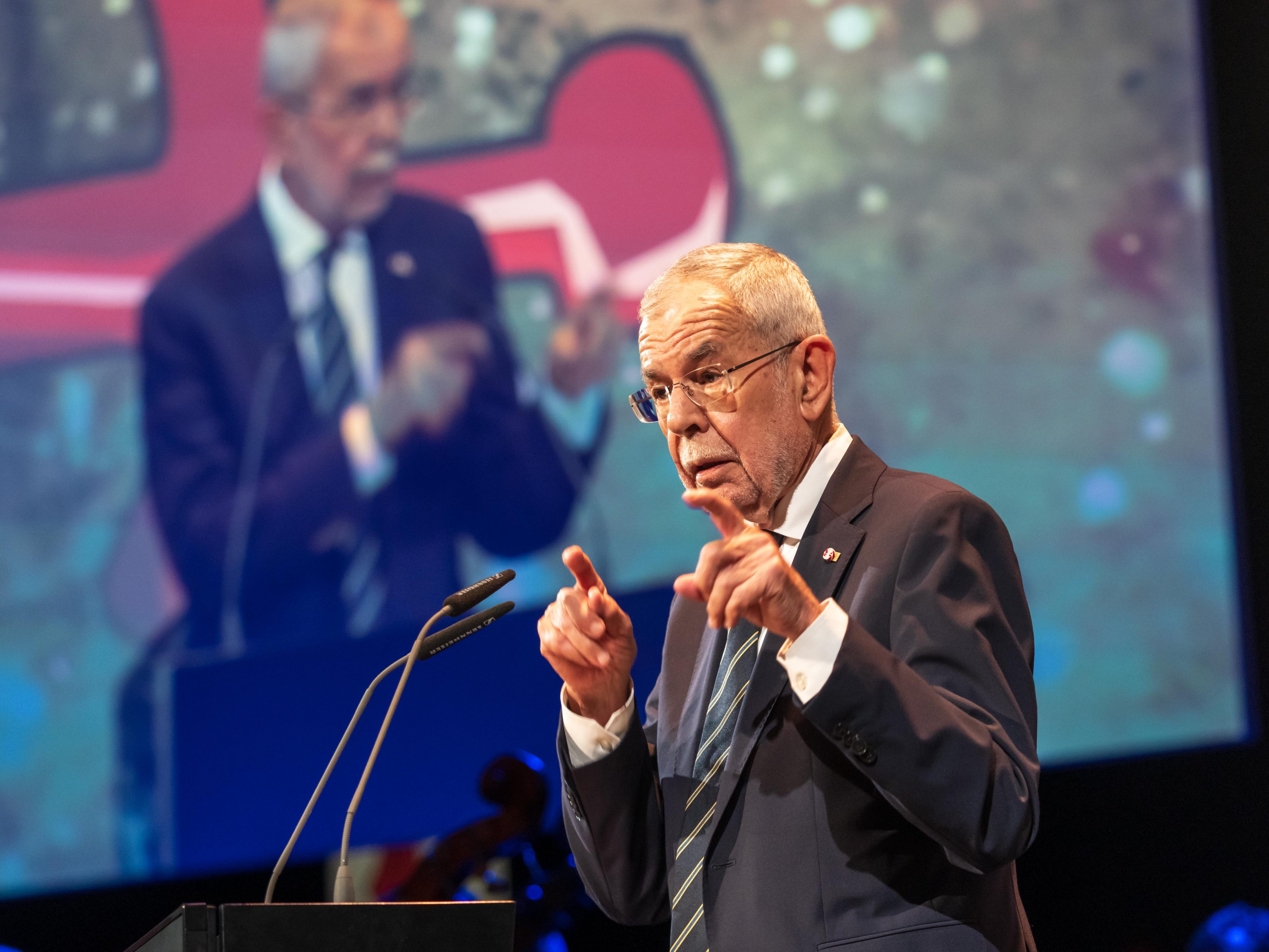 Alexander Van der Bellen.