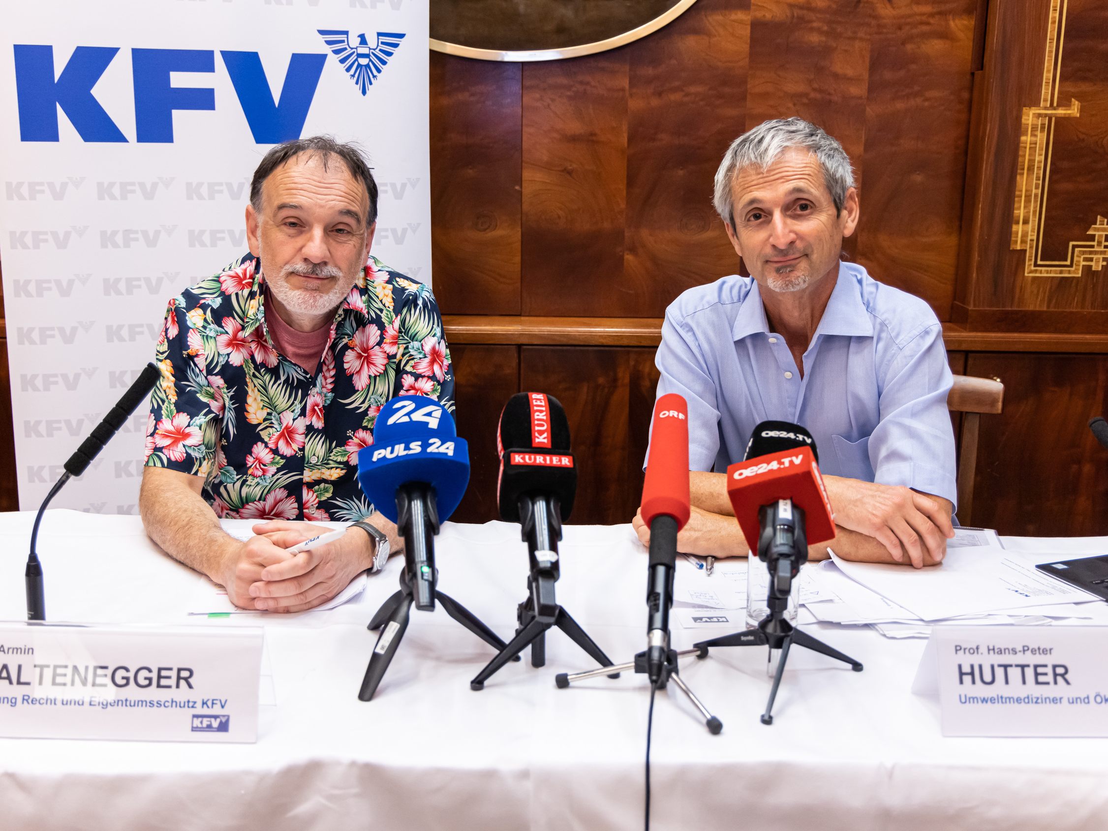 Laut einer Studie das KFV führen die Hitzewellen zu mehr Aggression und Atembeschwerden. Laut einer Studie das KFV führen die Hitzewellen zu mehr Aggression und Atembeschwerden.