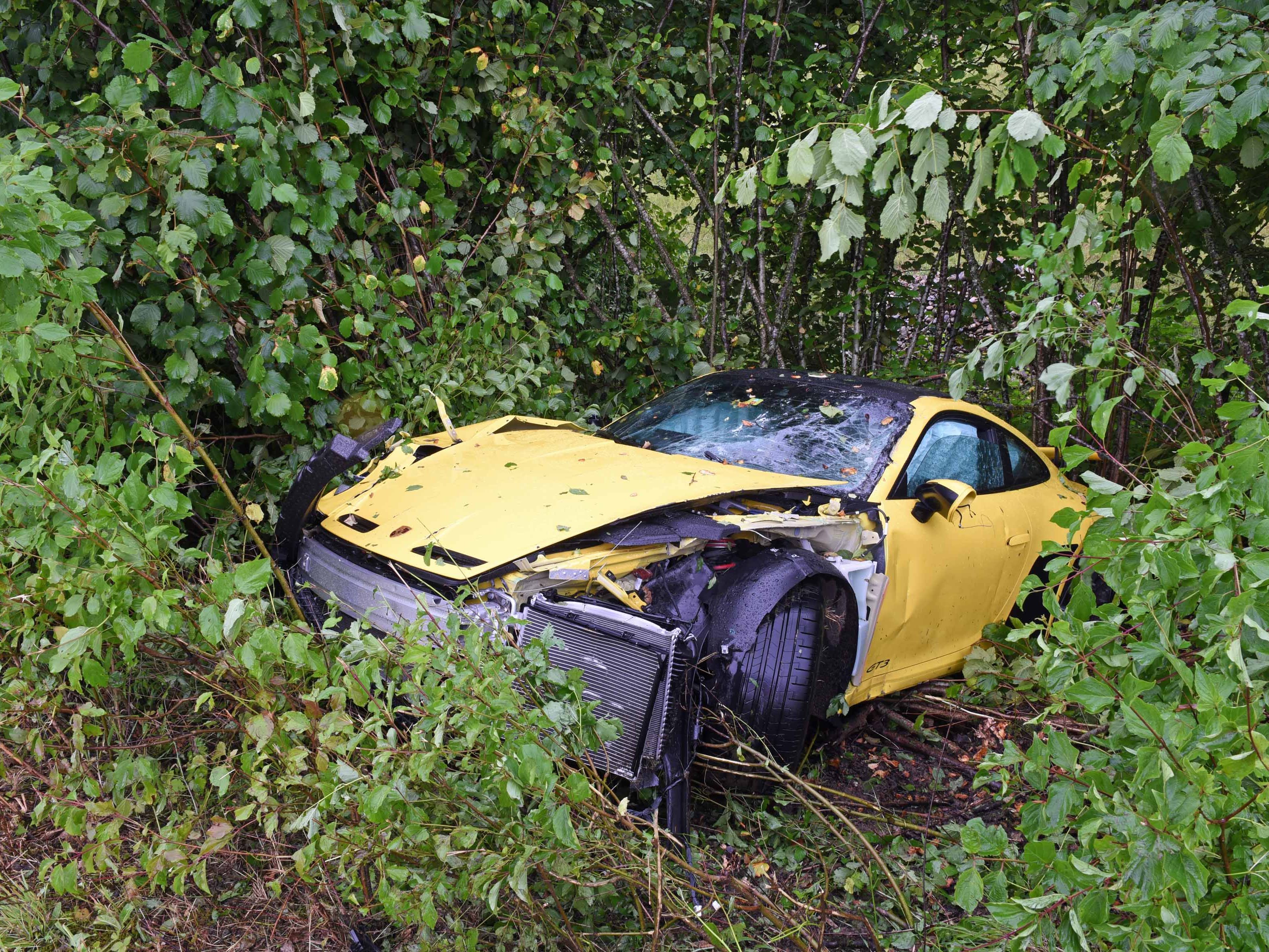 260.000 Franken Schaden: 500-PS-Bolide bei Unfall zerstört - Schweiz 