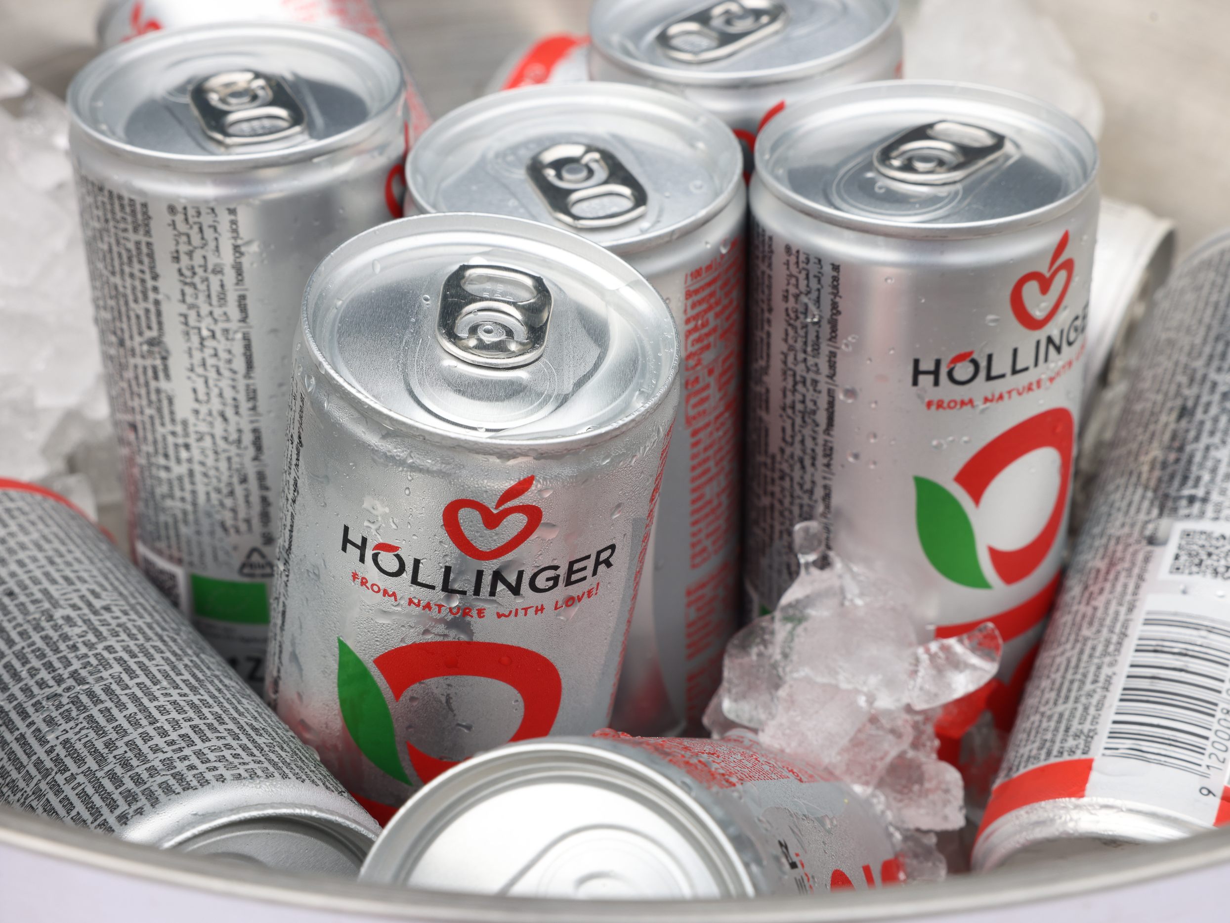 Beim Gewinnspiel verlosen wir drei Trays des neuen Bio Energy Drinks von Höllinger. Beim Gewinnspiel verlosen wir drei Trays des neuen Bio Energy Drinks von Höllinger.