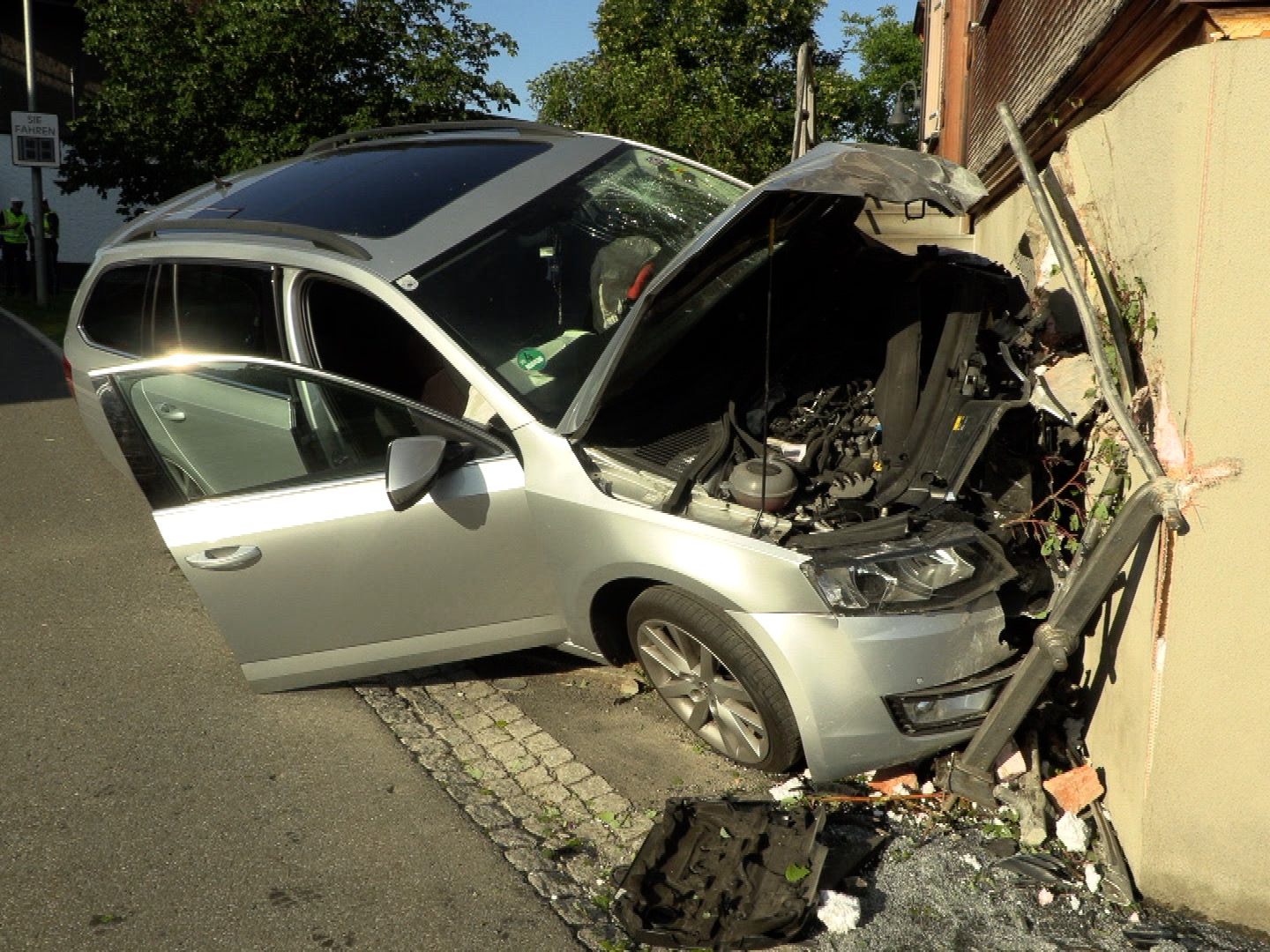 Am Auto entstand Totalschaden