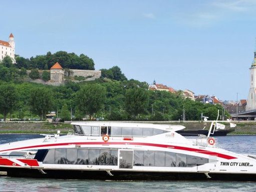 Am Twin City Liner findet im Juli eine Familienwoche statt. Am Twin City Liner findet im Juli eine Familienwoche statt.