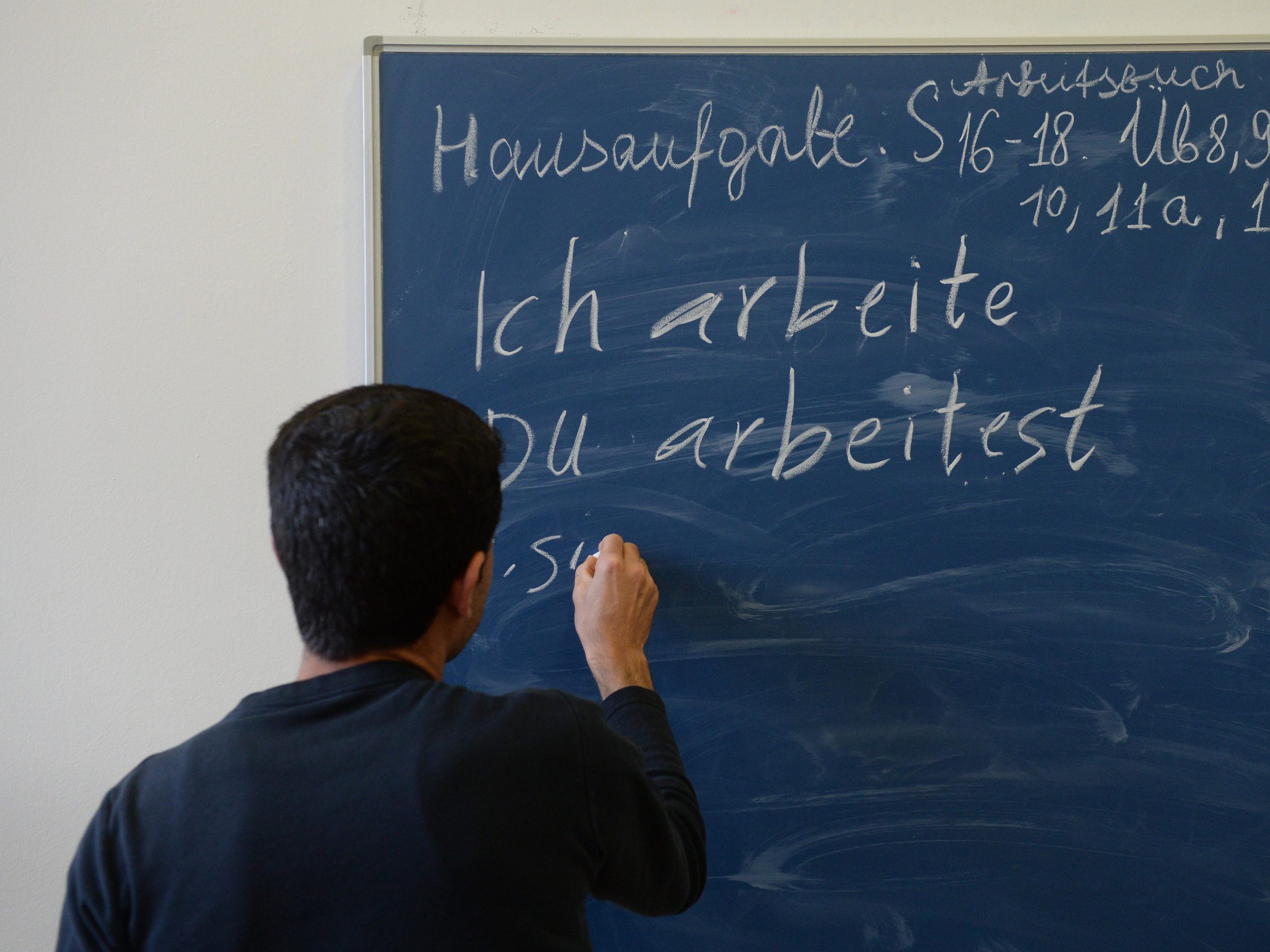 Seit Beginn des russischen Angriffskrieges haben aus der Ukraine Geflüchtete über 30.000 Deutschkurse belegt.