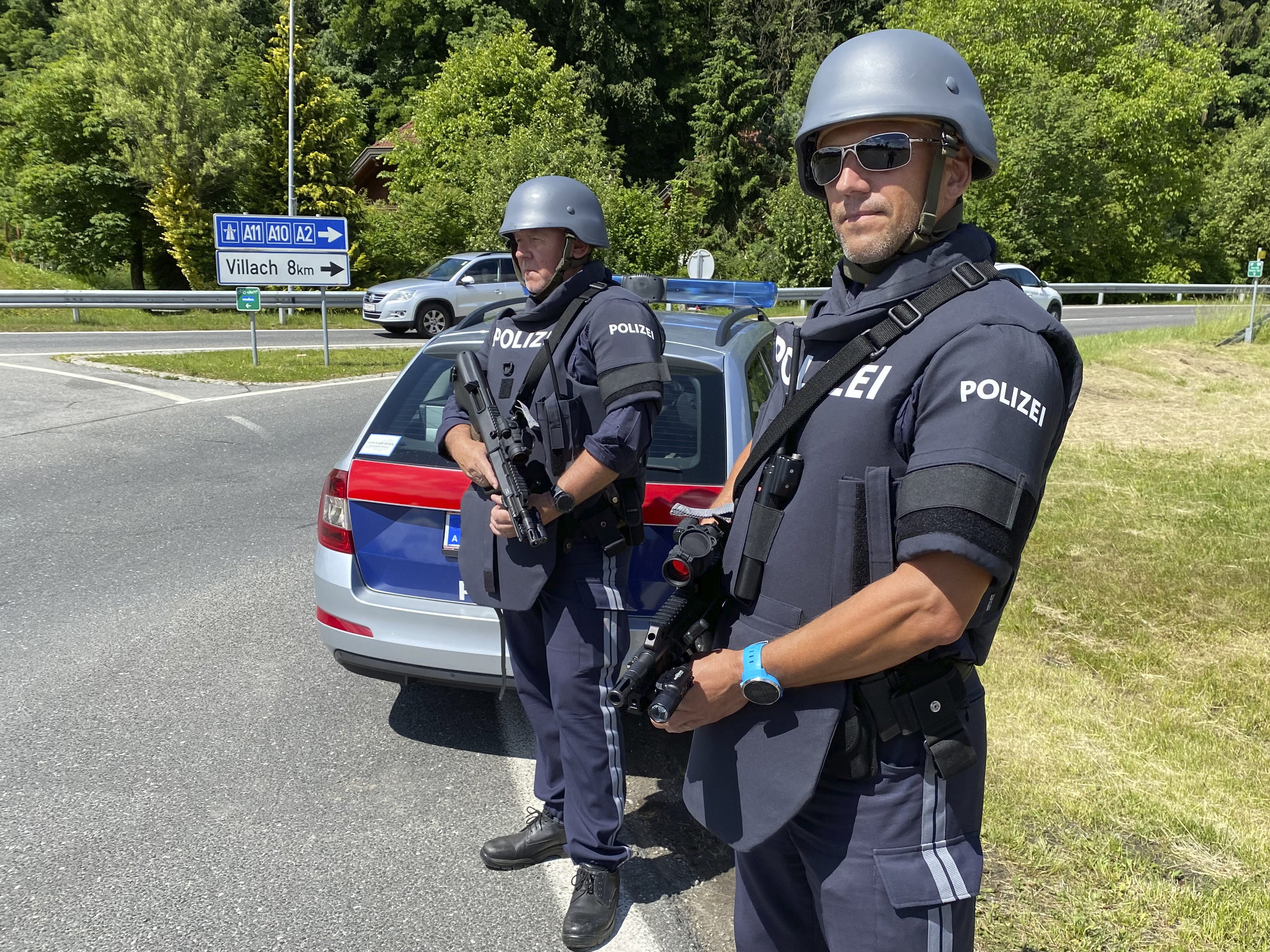 Die Razzien in Villach und Feldkirch in Kärnten durch die Cobra und die Polizei dauerten auch am Mittwoch noch an. Die Razzien in Villach und Feldkirch in Kärnten durch die Cobra und die Polizei dauerten auch am Mittwoch noch an.