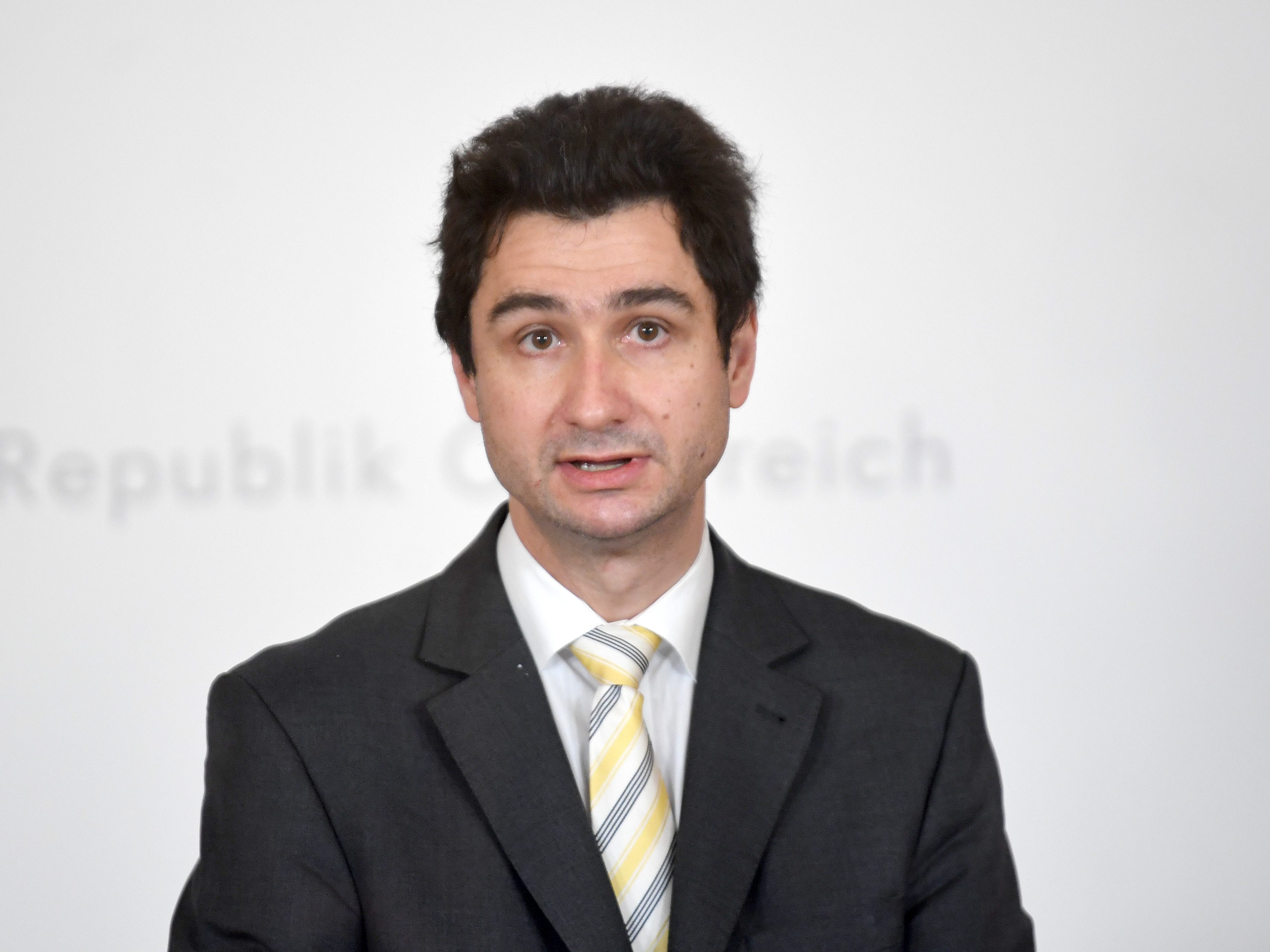 Die Ärztekammer erteilt politischen Überlegungen, Ärzte nach Abschluss ihres Studiums zum Dienst in öffentlichen Spitälern oder Kassenpraxen zu verpflichten, eine Absage.