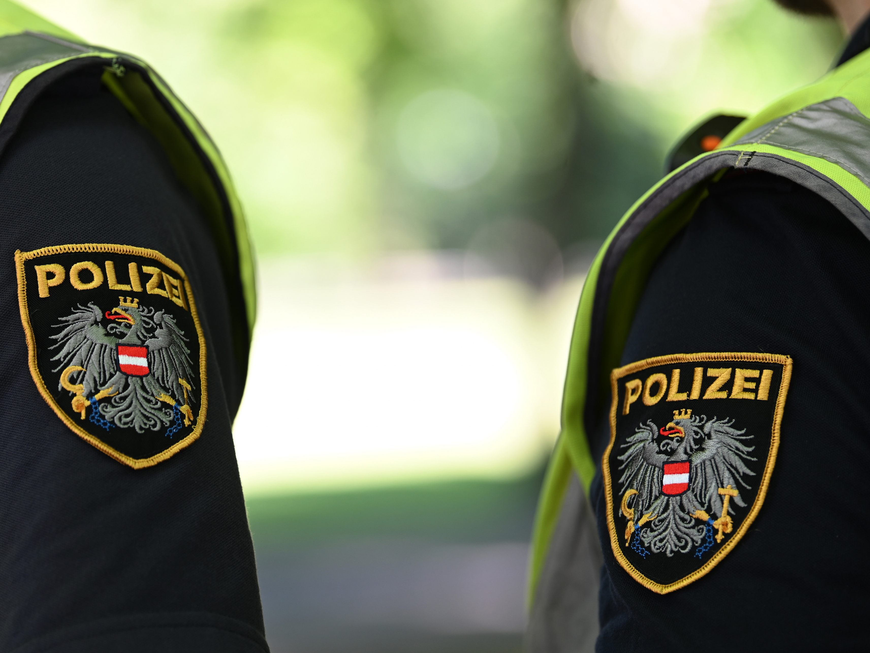 Ein 35-Jähriger bedrohte in Wien-Leopoldstadt einen 14-Jährigen, weil dieser ihn nicht begrüßt hatte. Ein 35-Jähriger bedrohte in Wien-Leopoldstadt einen 14-Jährigen, weil dieser ihn nicht begrüßt hatte.