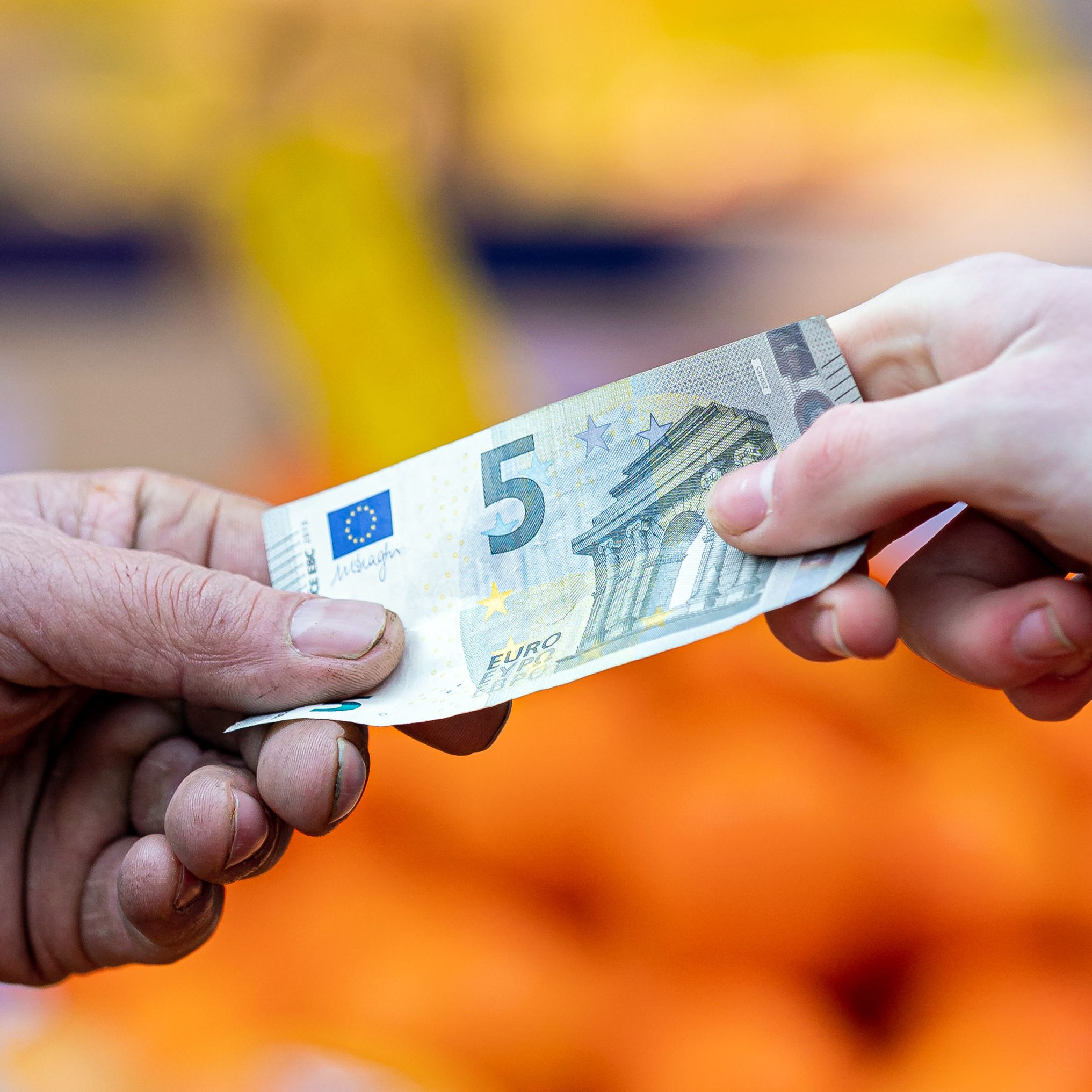 Ein Bankenvertreter weist die SPÖ-Kritik an mangelnder Bargeldversorgung am Land zurück.