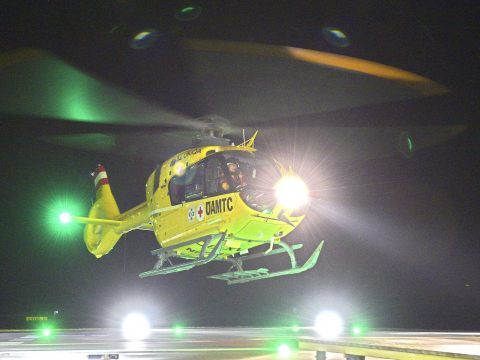 Nachdem der Leichtkraftfahrzeuglenker erfolgreich reanimiert werden konnte, wurde er per Helikopter in ein Spital geflogen. Nachdem der Leichtkraftfahrzeuglenker erfolgreich reanimiert werden konnte, wurde er per Helikopter in ein Spital geflogen.