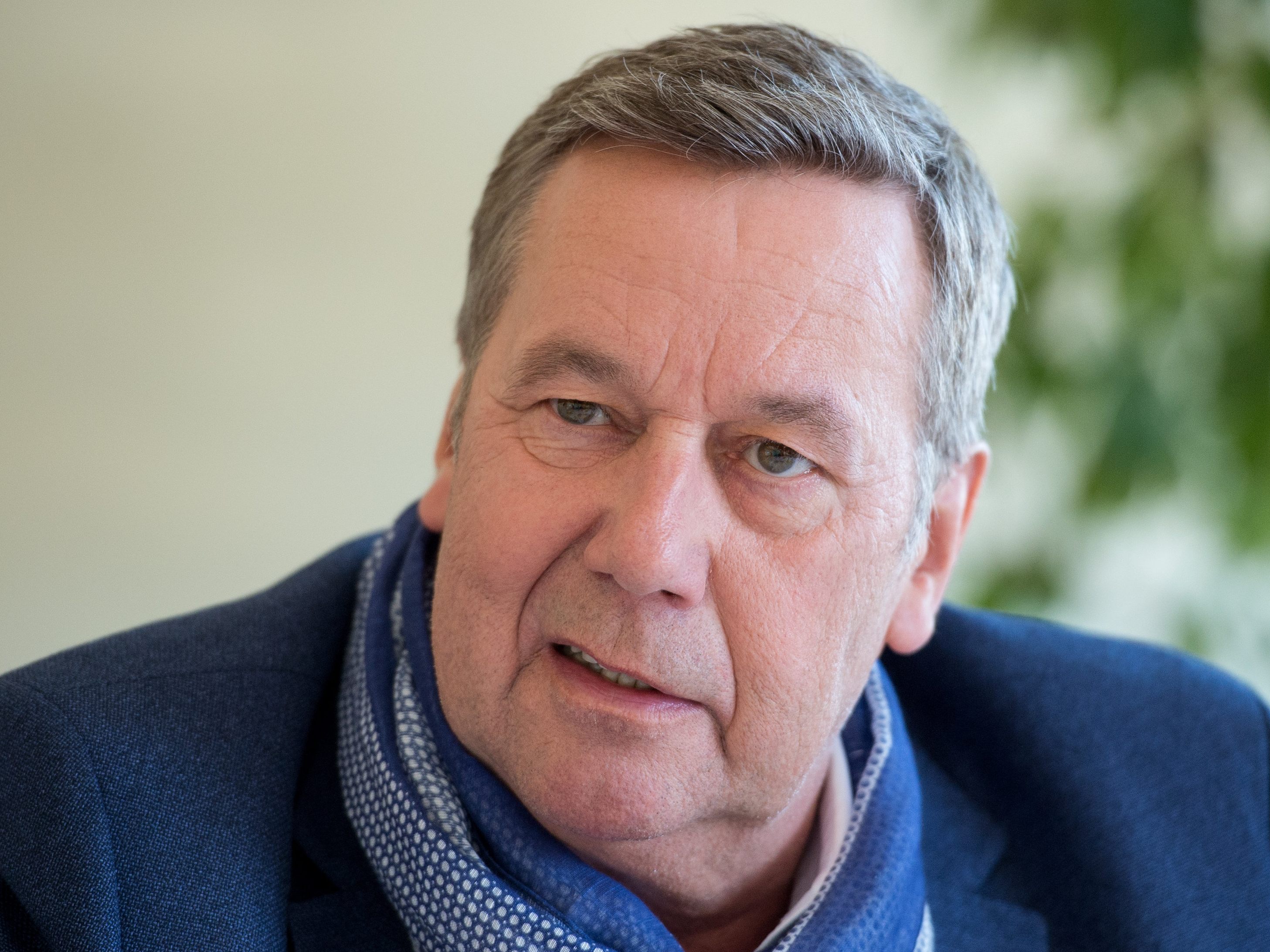 Schlagersänger Roland Kaiser (71) feiert 2024 sein 50. Bühnenjubiläum.