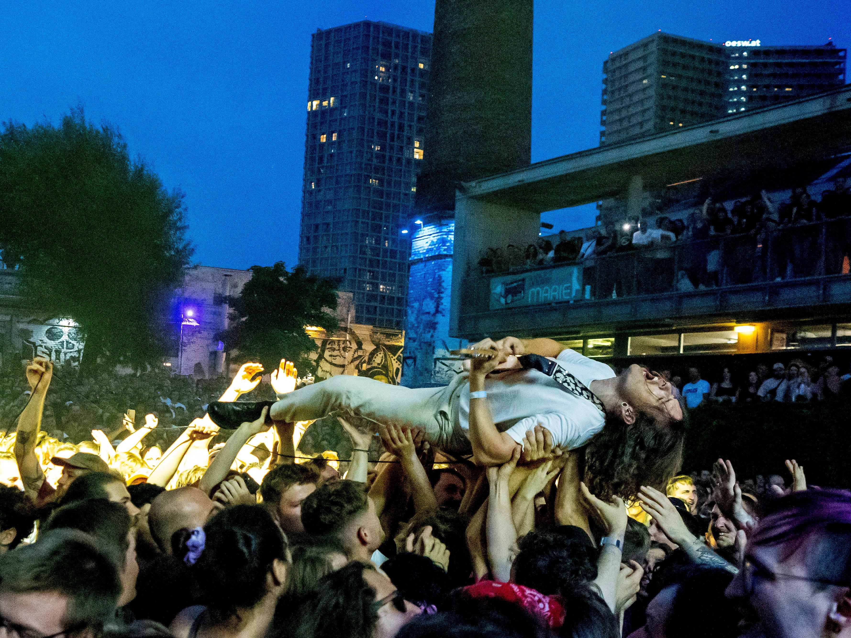 Die Rockband Idles begeisterte in der Wiener Arena die Zusehermenge. Die Rockband Idles begeisterte in der Wiener Arena die Zusehermenge.