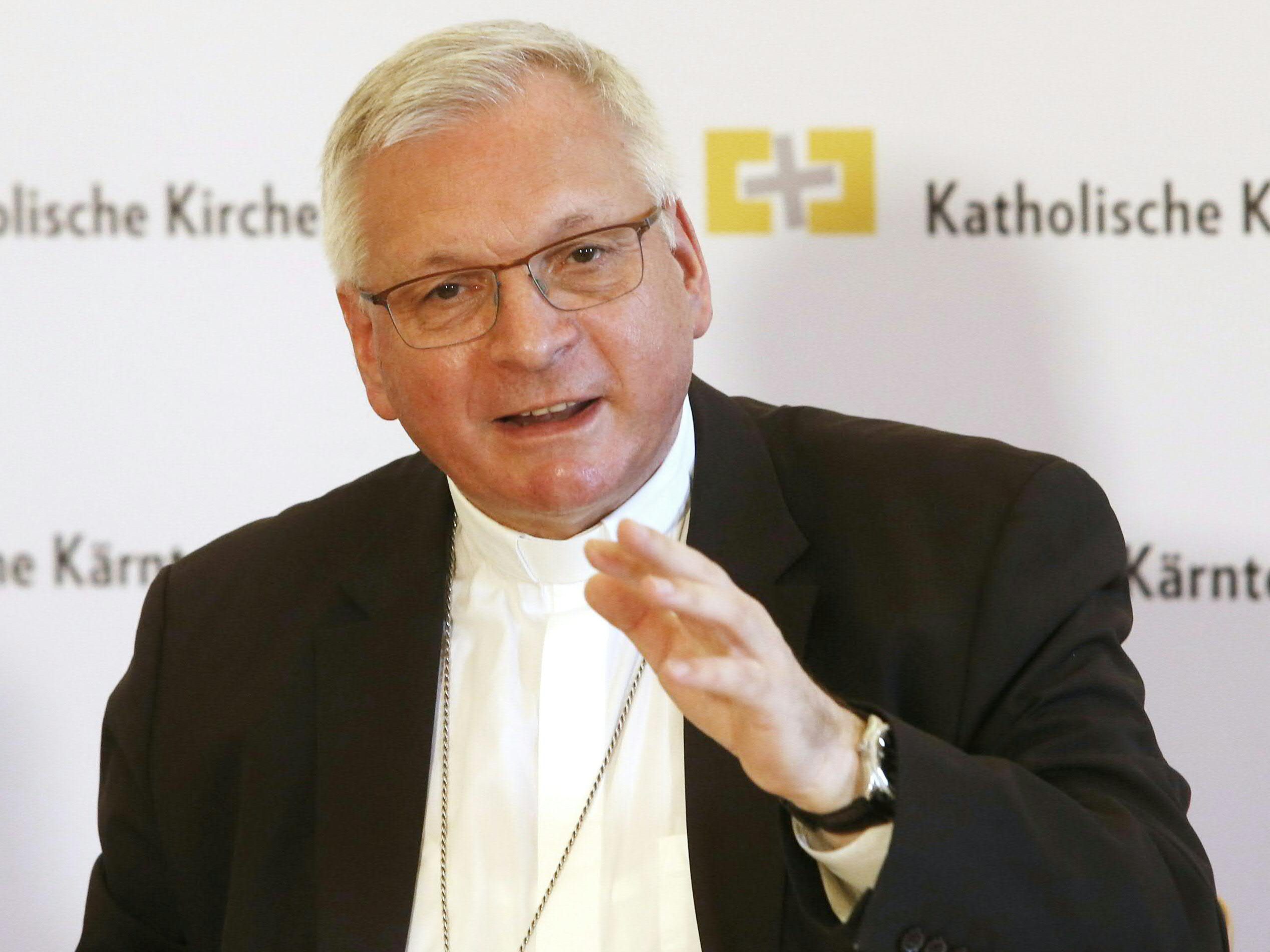 Militärbischof Freistetter fordert auf Streubomben aus moralischen Gründen zu verzichten. Militärbischof Freistetter fordert auf Streubomben aus moralischen Gründen zu verzichten.
