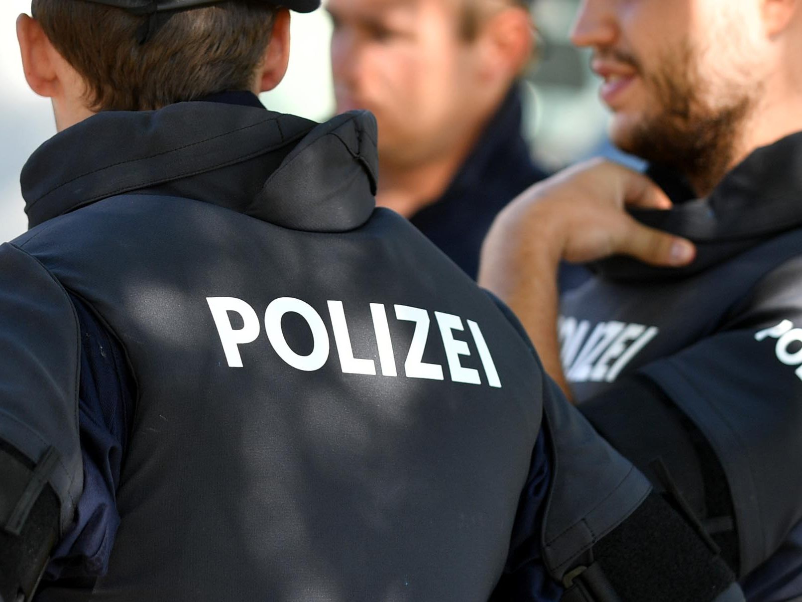 Eine 27-Jährige attackierte in Tirol ihren Freund mit Faustschlägen und einem Skistock. Eine 27-Jährige attackierte in Tirol ihren Freund mit Faustschlägen und einem Skistock.