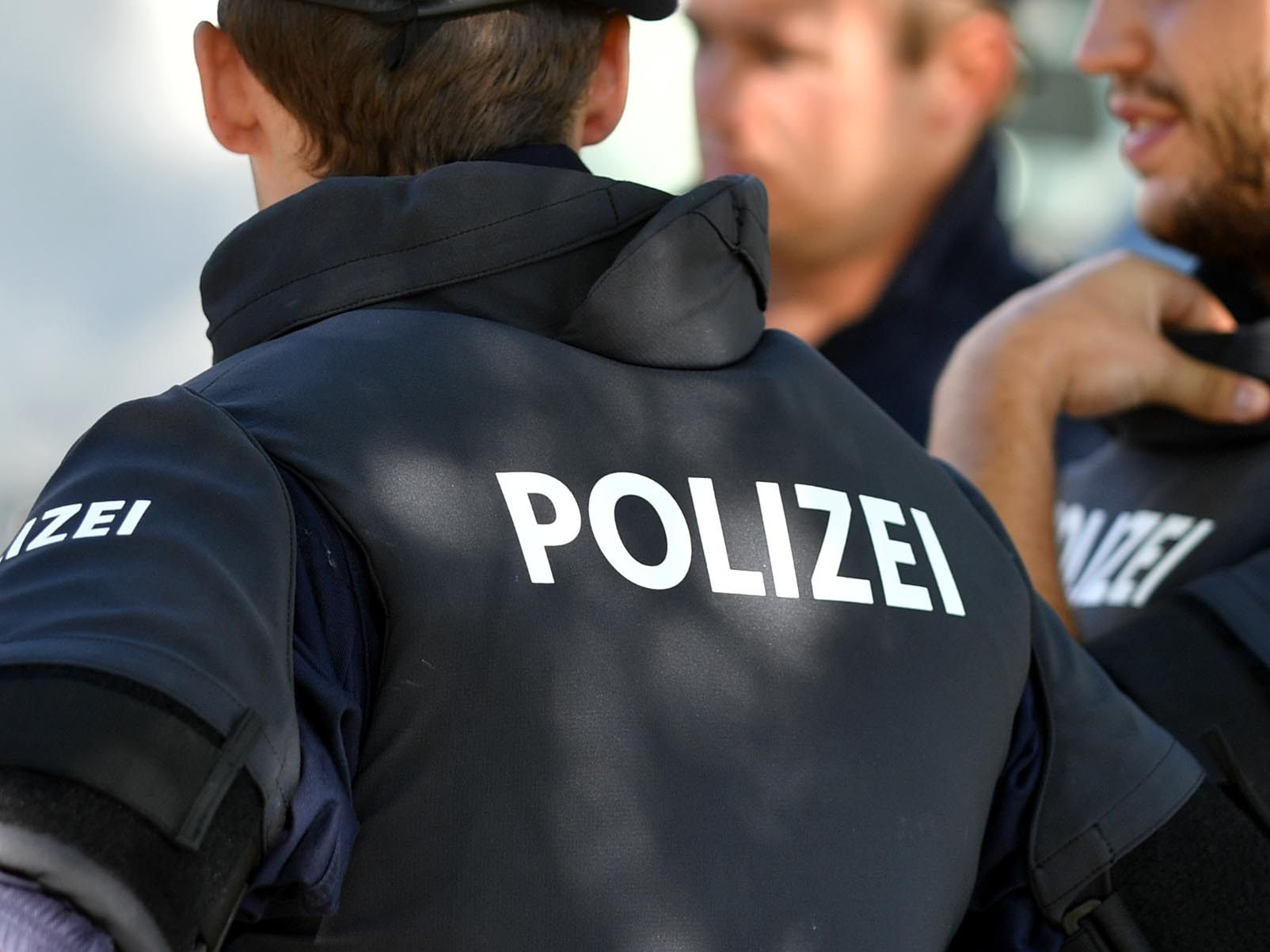 Ein 55-Jähriger schlug und bedrohte einen Lokal-Mitarbeiter in Wien-Leopoldstadt. Ein 55-Jähriger schlug und bedrohte einen Lokal-Mitarbeiter in Wien-Leopoldstadt.