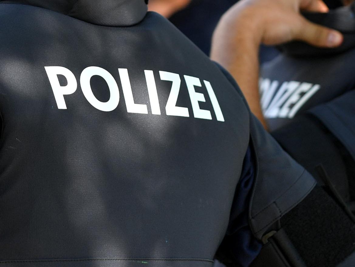 Die Wiener Polizei verhaftete einen Ladendieb. Die Wiener Polizei verhaftete einen Ladendieb.