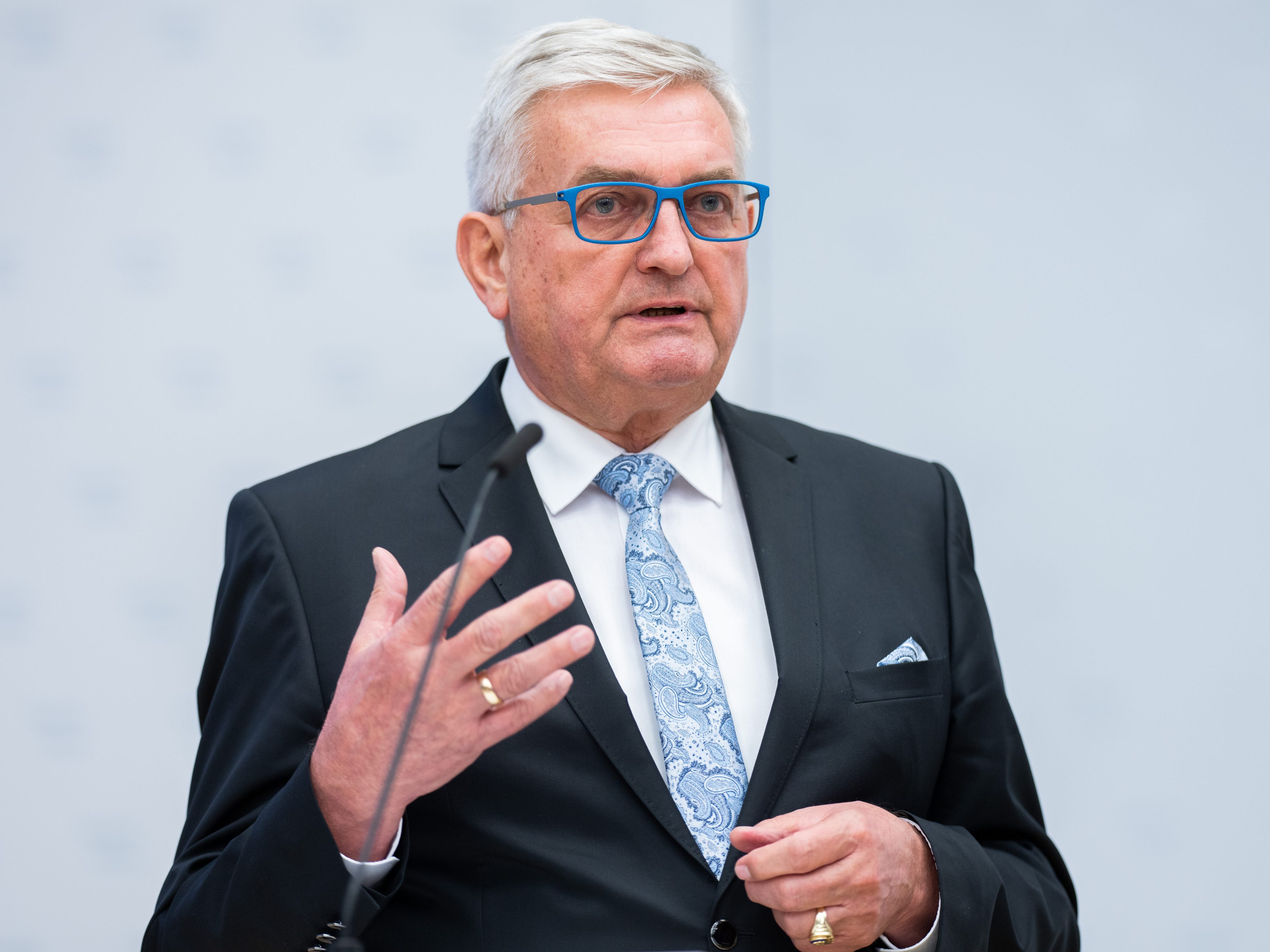 Der Rücktritt von Gemeindebundpräsident Alfred Riedl wird gefordert. Der Rücktritt von Gemeindebundpräsident Alfred Riedl wird gefordert.