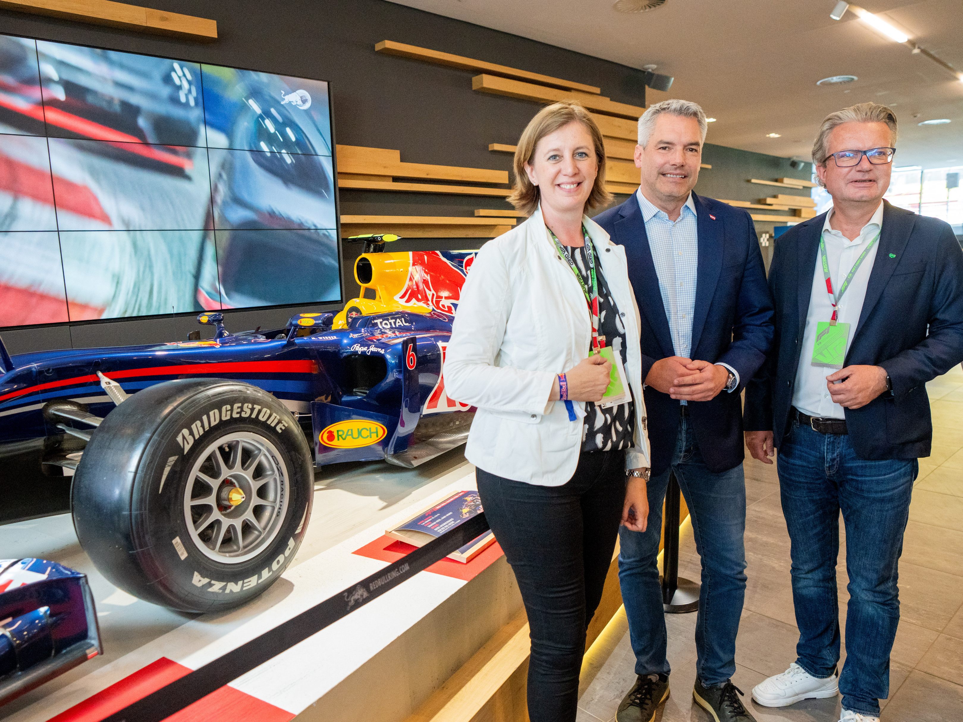 Der Kanzler verfolgt das erste Mal einen Formel-1-Grand-Prix live.