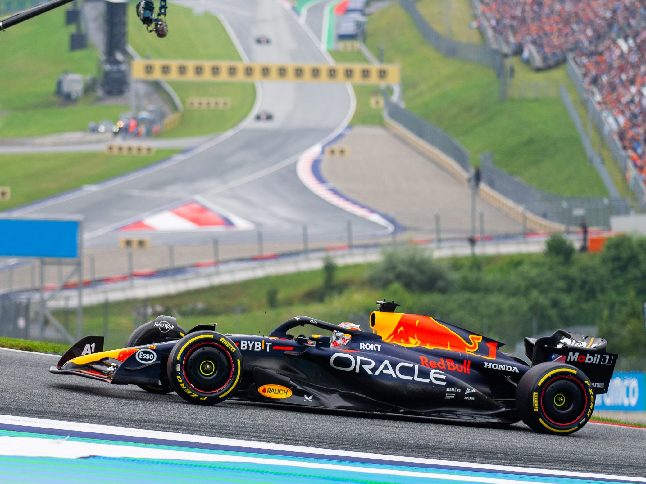 Max Verstappen geht von der Pole Position in das Sprintrennen in Spielberg. Max Verstappen geht von der Pole Position in das Sprintrennen in Spielberg.