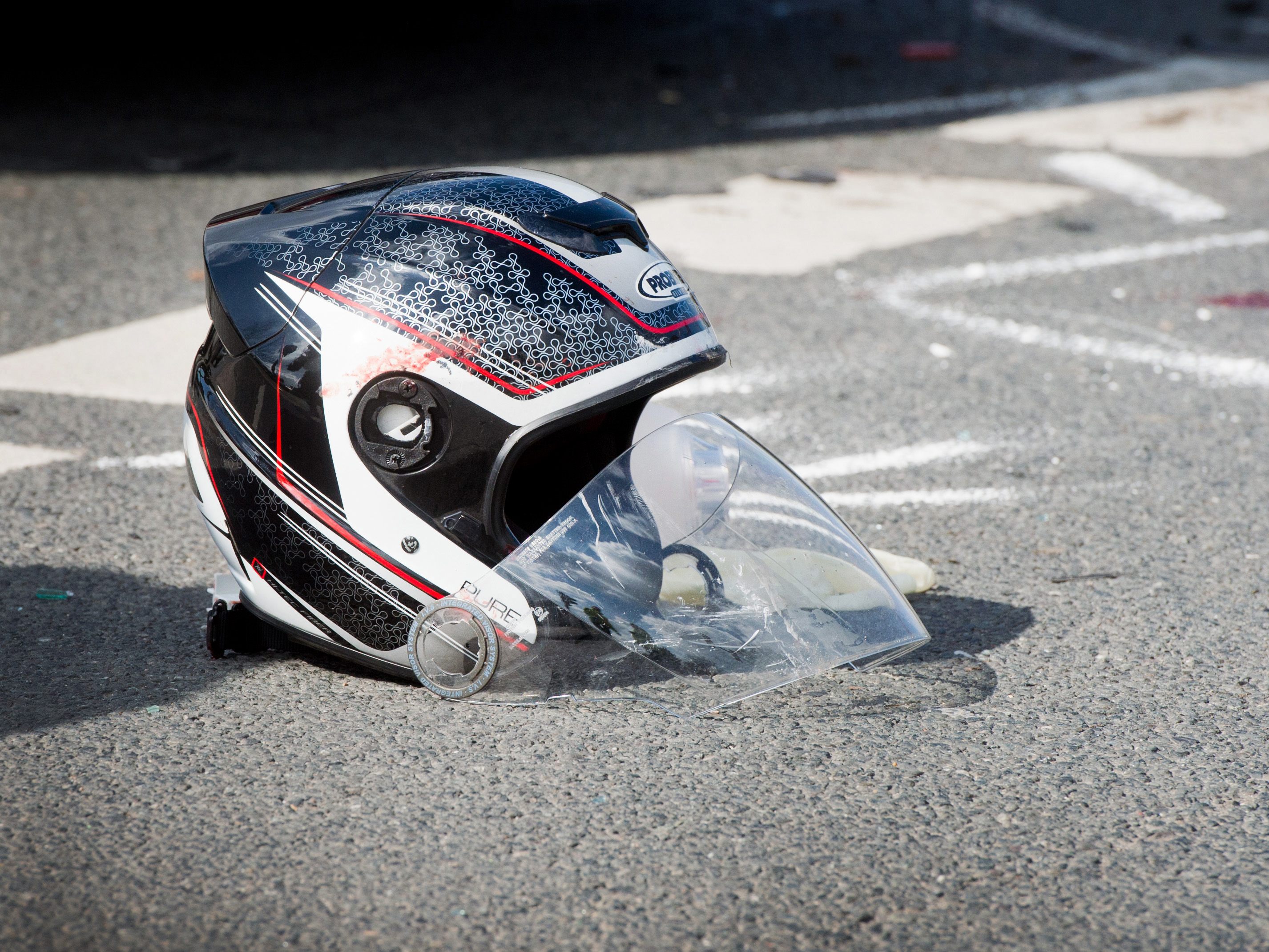 Am Freitagabend starb ein Motorradfahrer bei einem Verkehrsunfall im Bezirk Neunkirchen. Am Freitagabend starb ein Motorradfahrer bei einem Verkehrsunfall im Bezirk Neunkirchen.