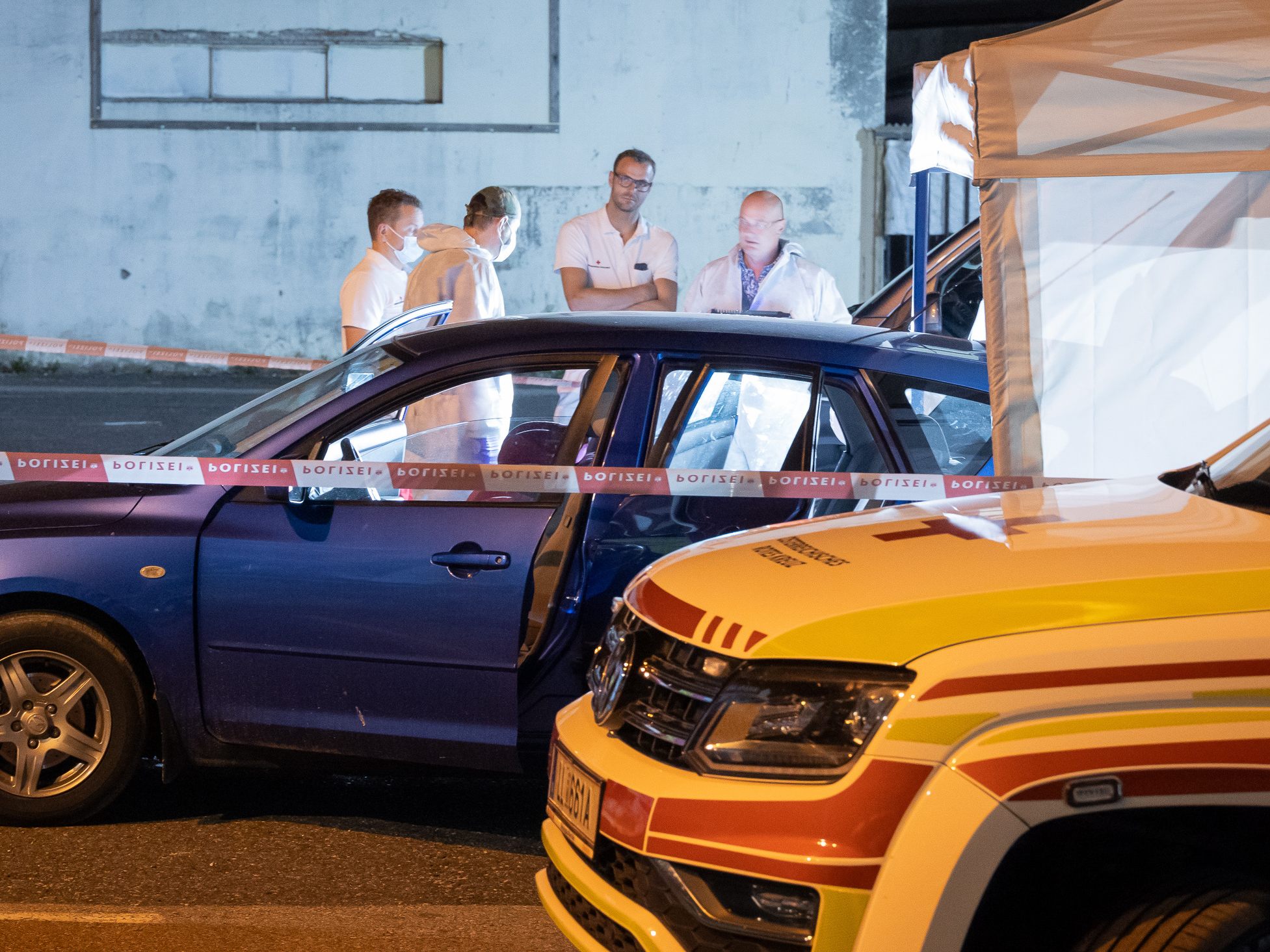 In OÖ hat die Polizei eine Leiche in einem Kofferraum gefunden. In OÖ hat die Polizei eine Leiche in einem Kofferraum gefunden.
