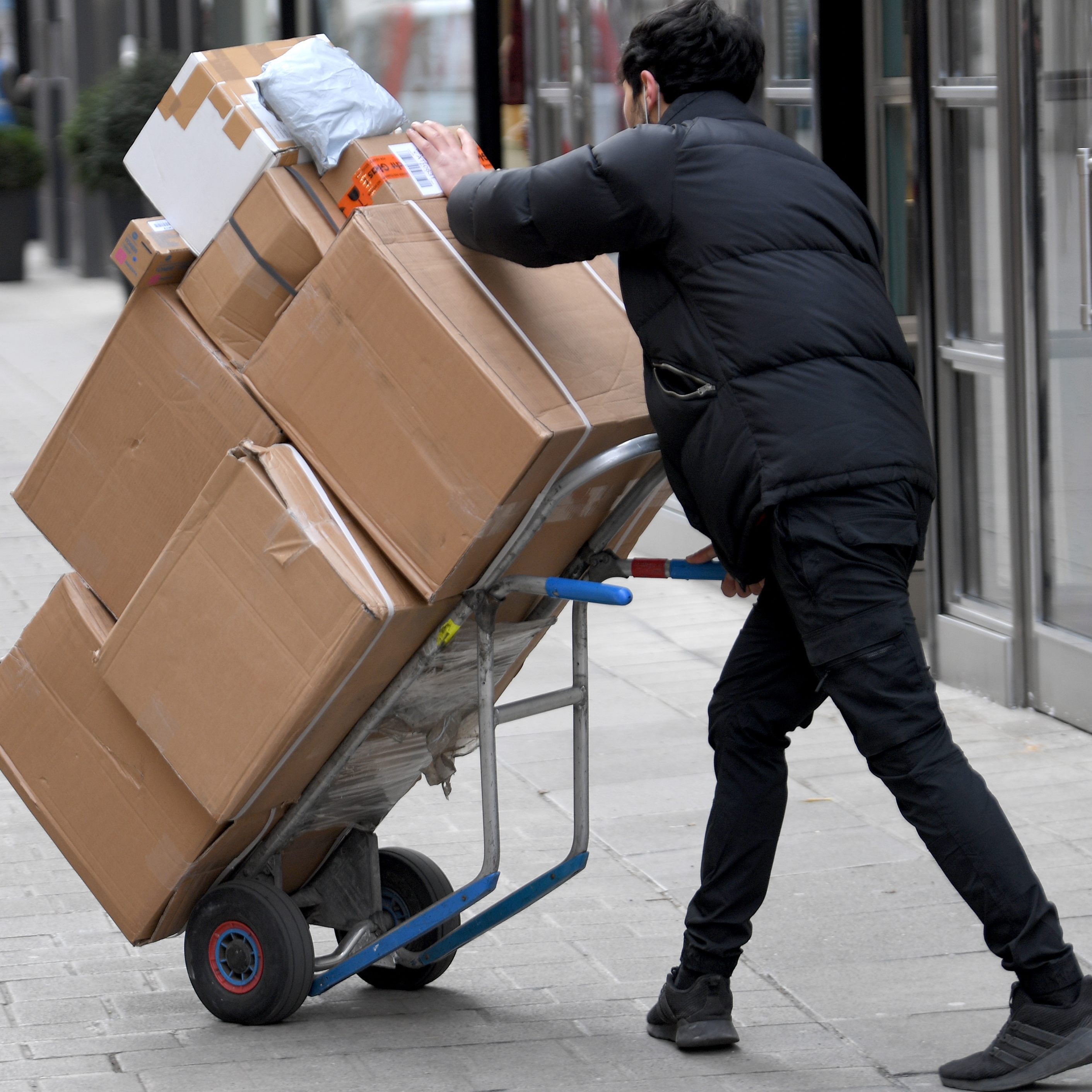 Logistiker wollen Paketzusteller in die Liste der Mangelberufe aufnehmen.