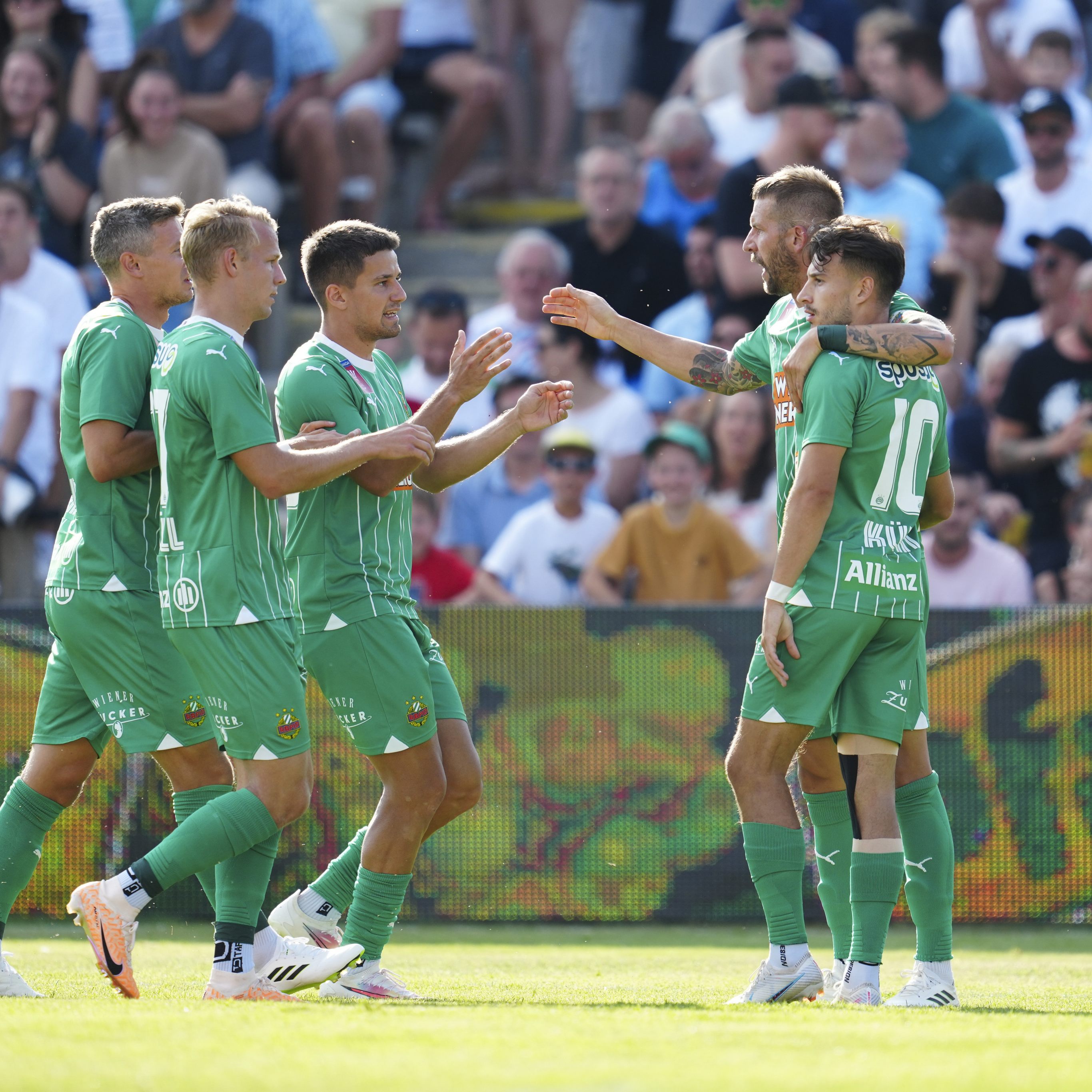 Rapid Wien - hier im Spiel gegen Donaufeld - in zweiter ÖFB-Cup-Runde gegen Union Gurten, Wiener Austria gegen St. Anna am Aigen.