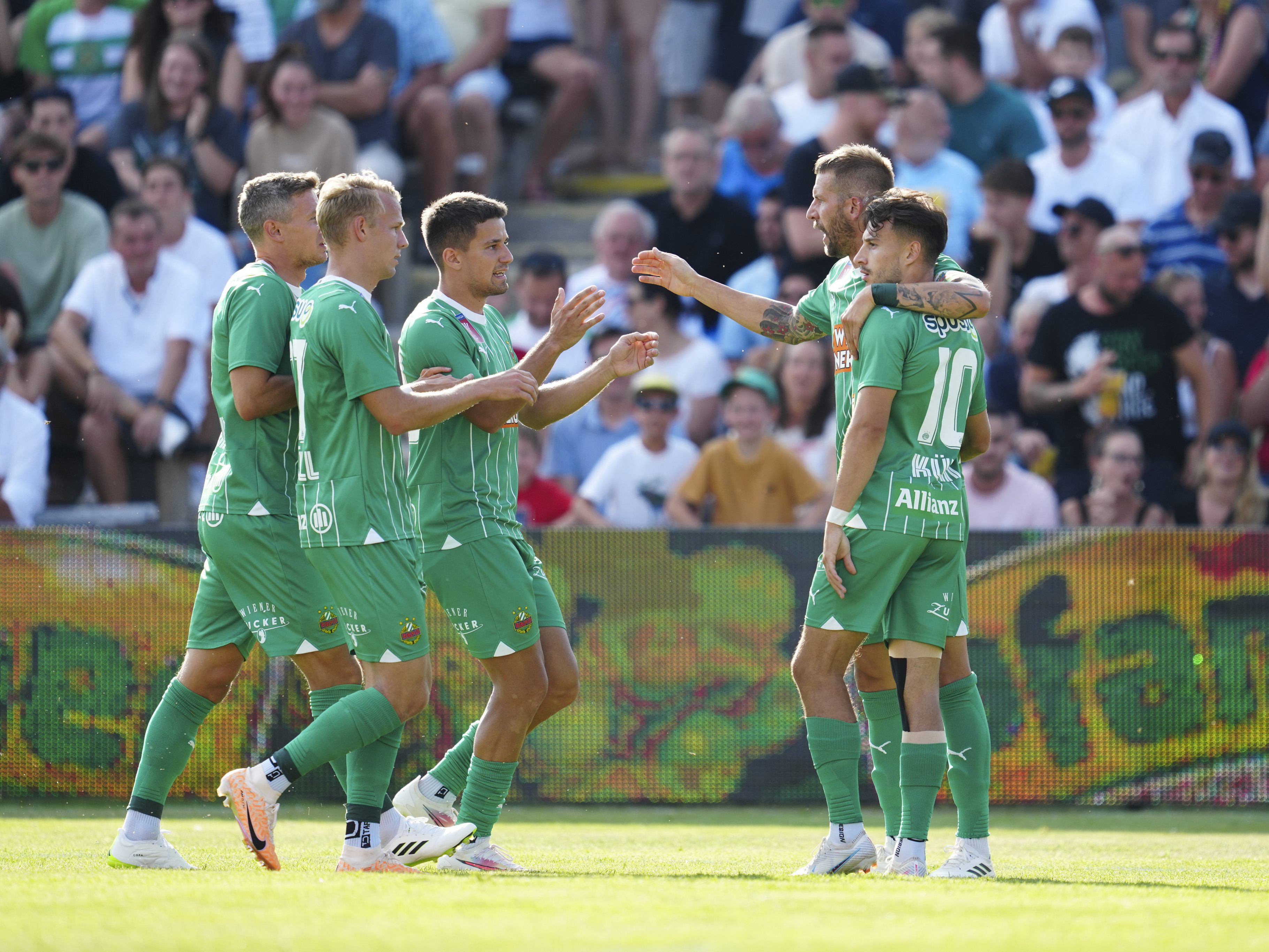 Rapid Wien - hier im Spiel gegen Donaufeld - in zweiter ÖFB-Cup-Runde gegen Union Gurten, Wiener Austria gegen St. Anna am Aigen. Rapid Wien - hier im Spiel gegen Donaufeld - in zweiter ÖFB-Cup-Runde gegen Union Gurten, Wiener Austria gegen St. Anna am Aigen.