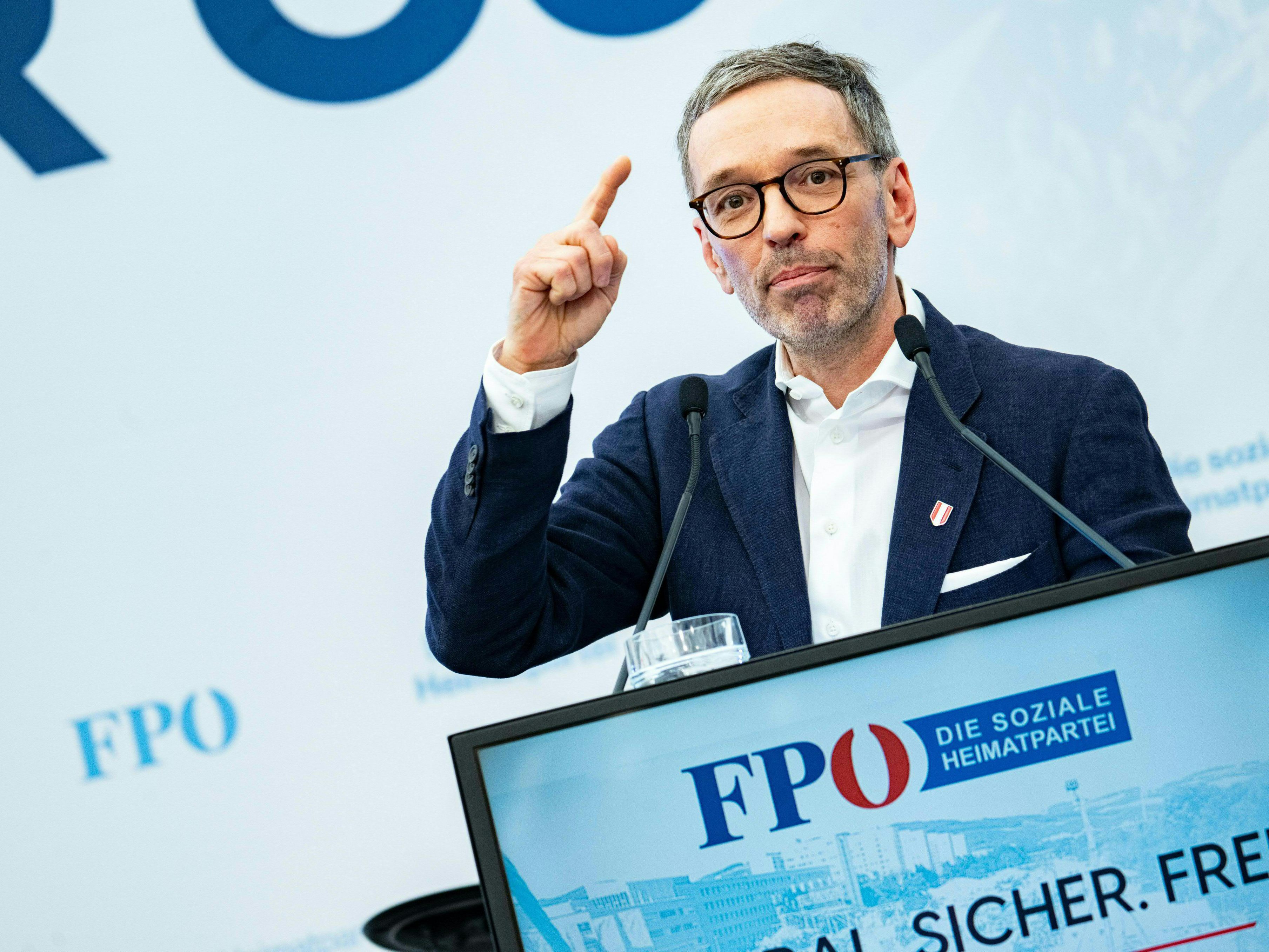 FPÖ-Chef Herbert Kickl kritisierte Nehammer und Karner. FPÖ-Chef Herbert Kickl kritisierte Nehammer und Karner.