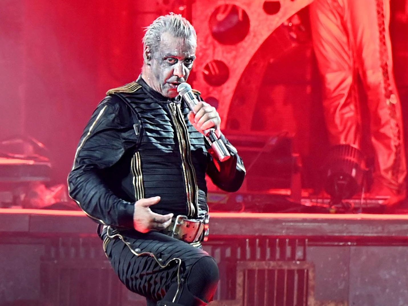Eine Frau aus Österreich erhebt Vorwürfe gegen Till Lindemann.