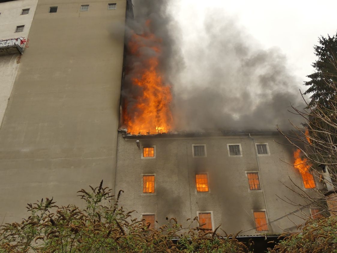 Nach dem Feuer wurden nun drei Jugendliche ausgeforscht. Nach dem Feuer wurden nun drei Jugendliche ausgeforscht.