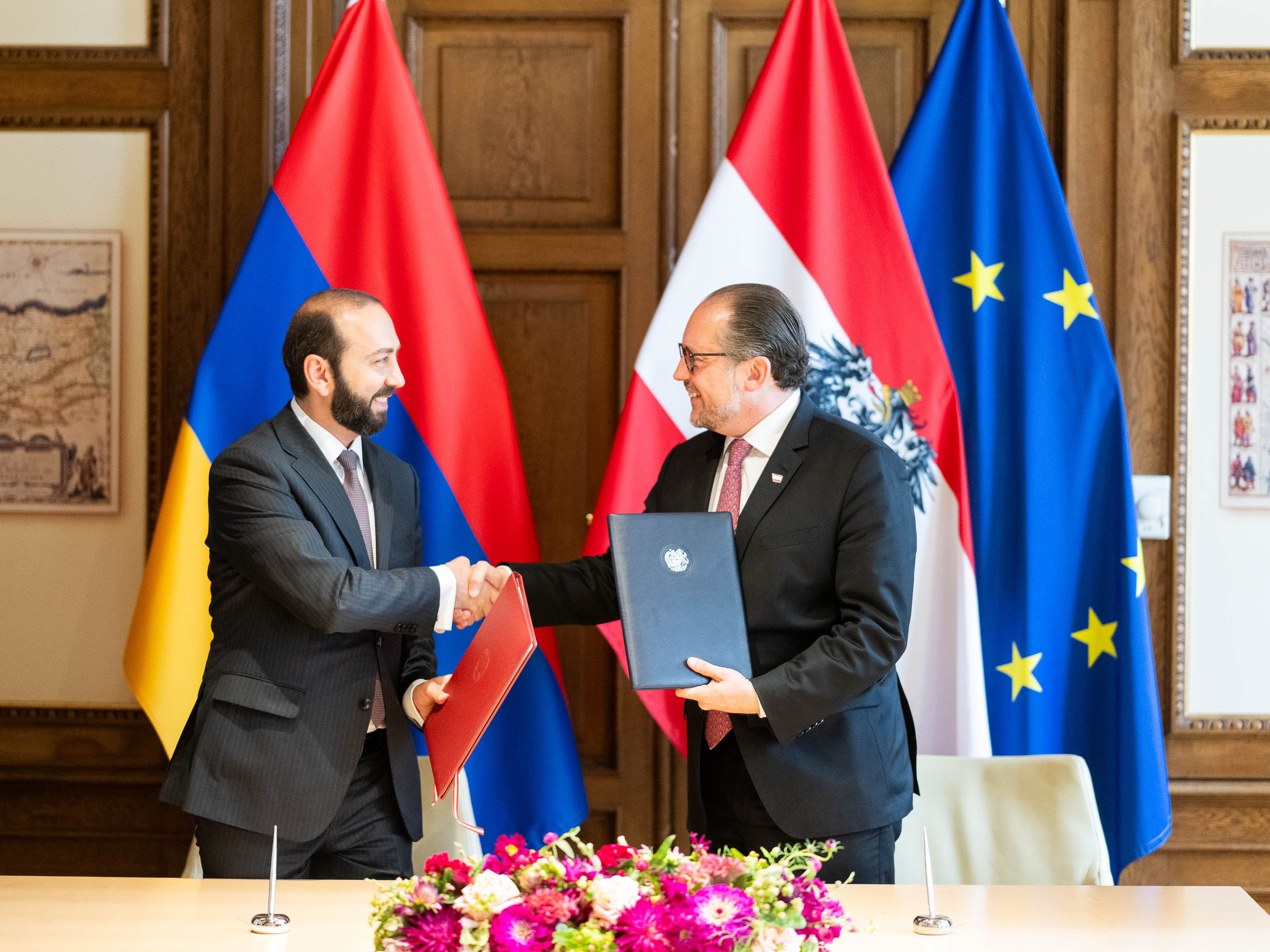 Österreich und Armenien unterzeichneten ein Rückführungsabkommen. Österreich und Armenien unterzeichneten ein Rückführungsabkommen.