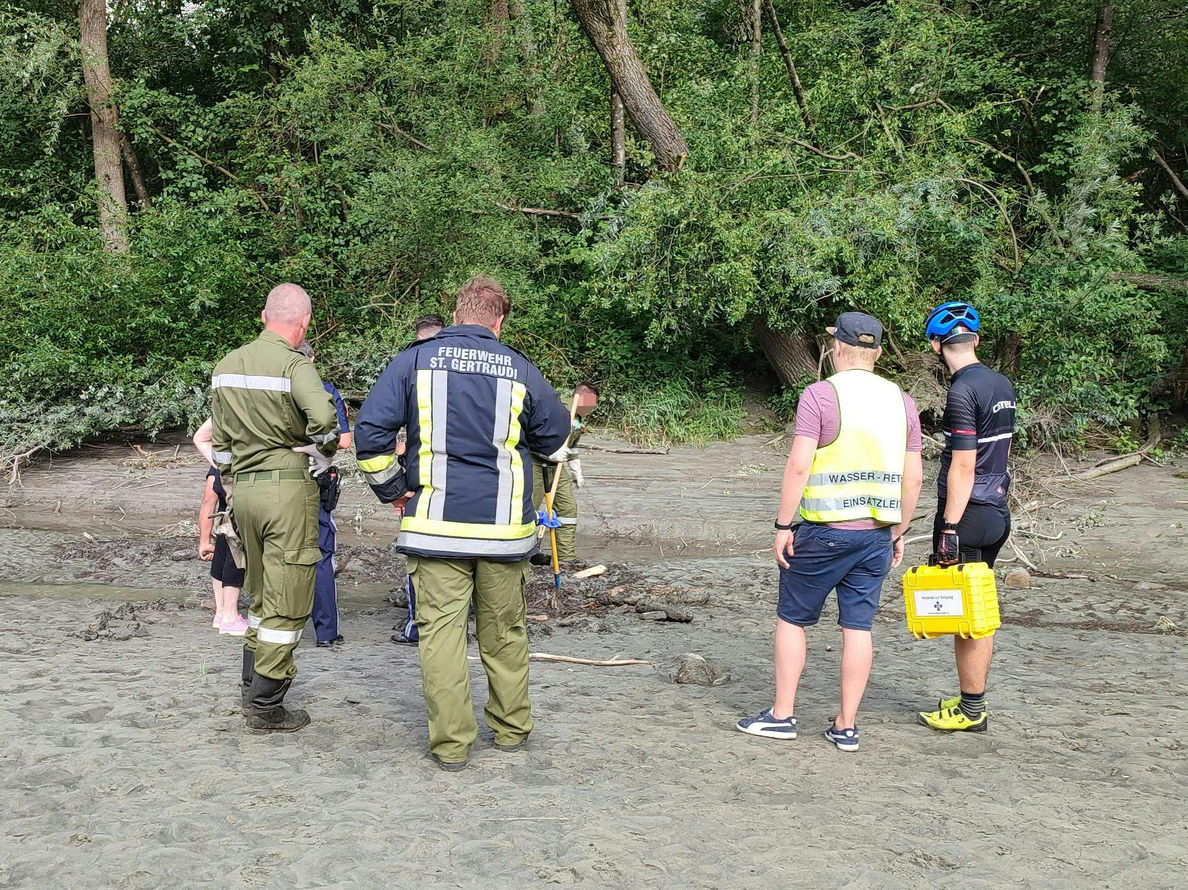 Die DNA-Ergebnise zu der stark verwesten Leiche, die auf einer Sandbank in Tirol gefunden wurde, werden erst in ein paar Wochen erwartet. Die DNA-Ergebnise zu der stark verwesten Leiche, die auf einer Sandbank in Tirol gefunden wurde, werden erst in ein paar Wochen erwartet.