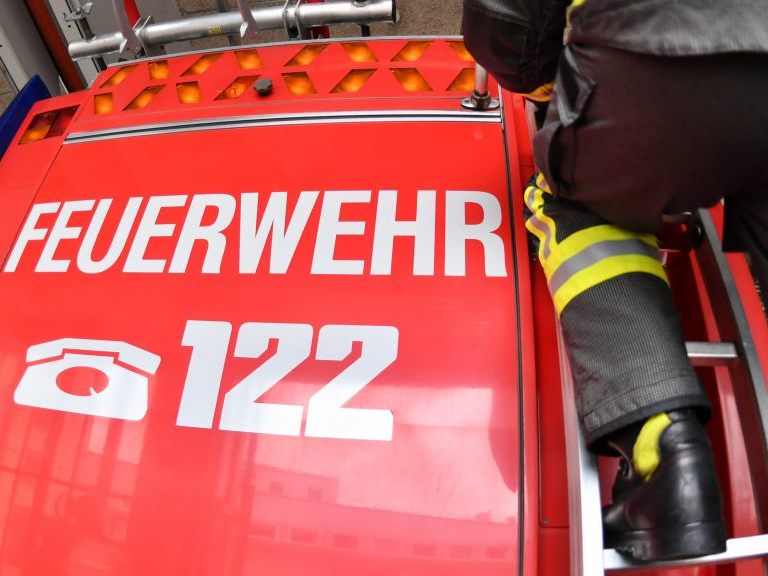 Im Bezirk Villach-Land in Kärnten kam es zu mehreren Murenabgängen, die zu Straßensperren und Häuserevakuierungen führten. Im Bezirk Villach-Land in Kärnten kam es zu mehreren Murenabgängen, die zu Straßensperren und Häuserevakuierungen führten.